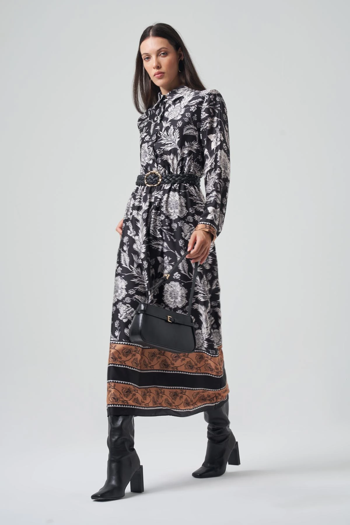 MODERN DESENLİ KEMER DETAYLI KIRIŞMAZ MAXİ ELBİSE 