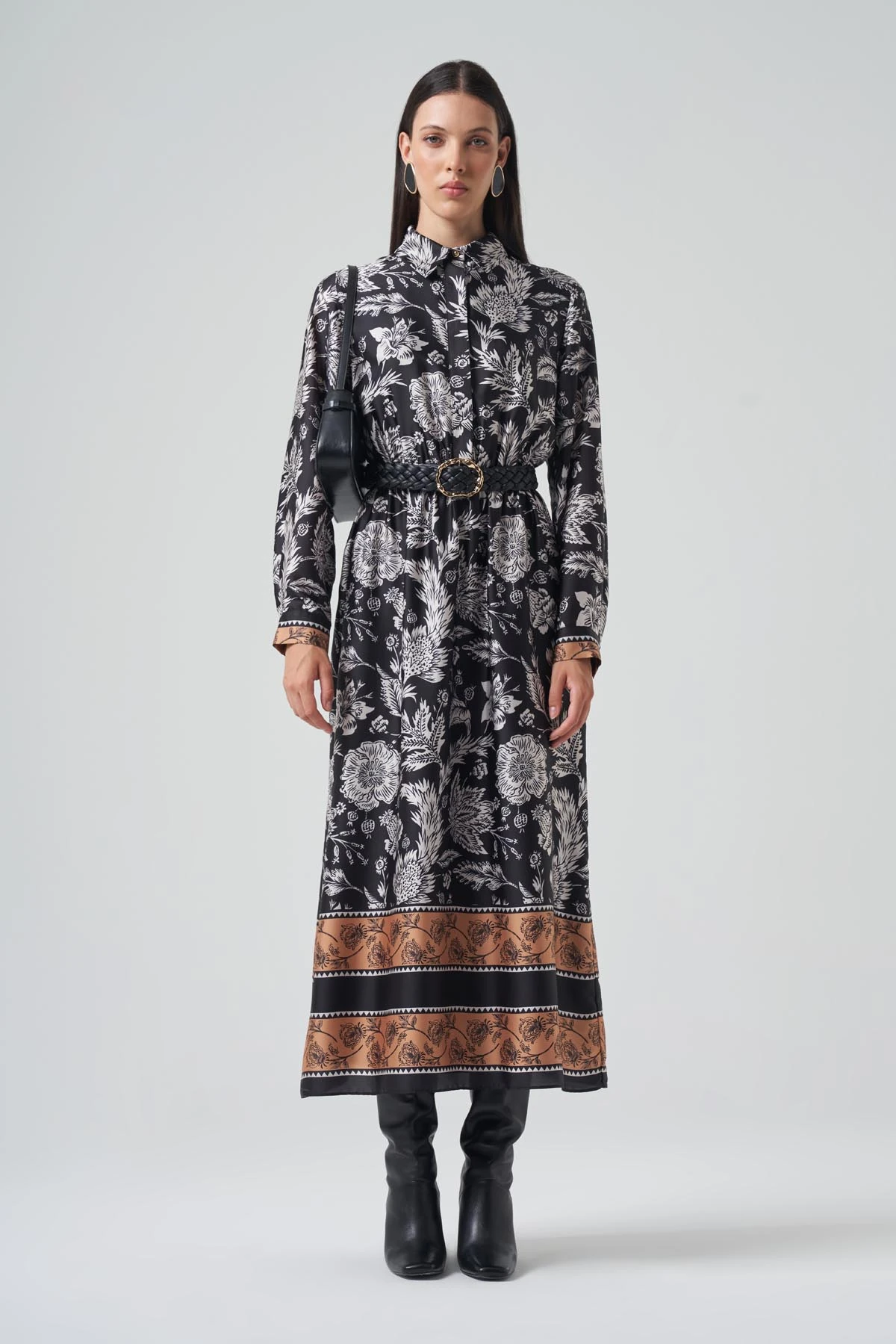 MODERN DESENLİ KEMER DETAYLI KIRIŞMAZ MAXİ ELBİSE 