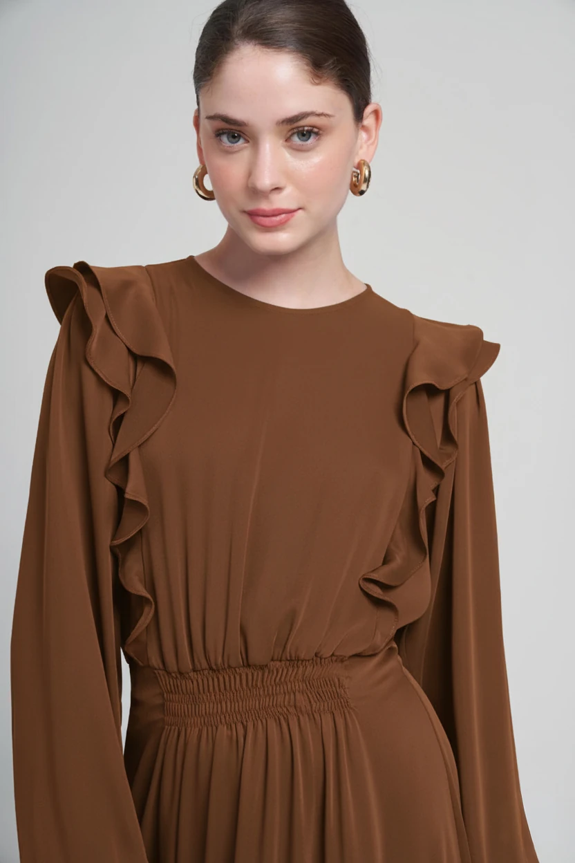 OMUZLARI FIRFIR DETAYLI BELDEN OTURAN KIRIŞMAZ ELBİSE 