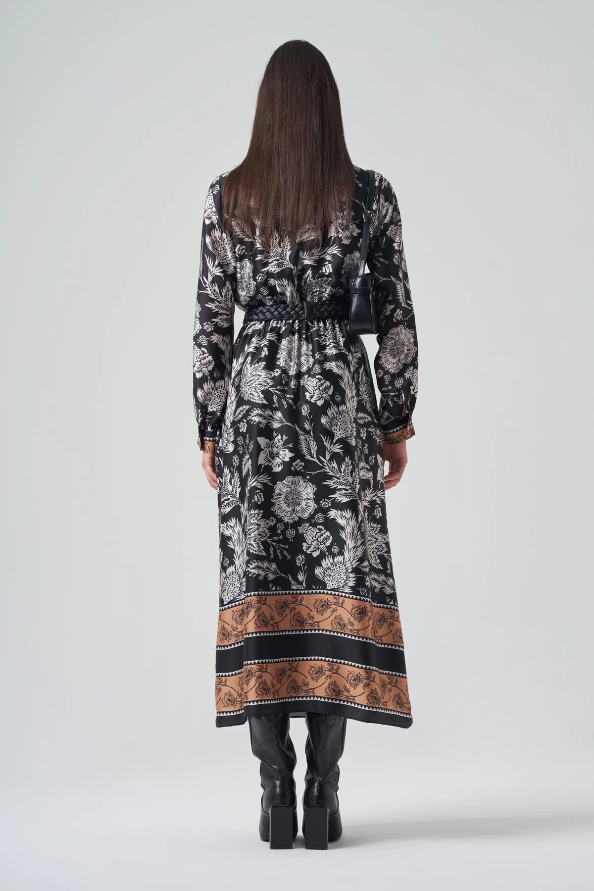 MODERN DESENLİ KEMER DETAYLI KIRIŞMAZ MAXİ ELBİSE 