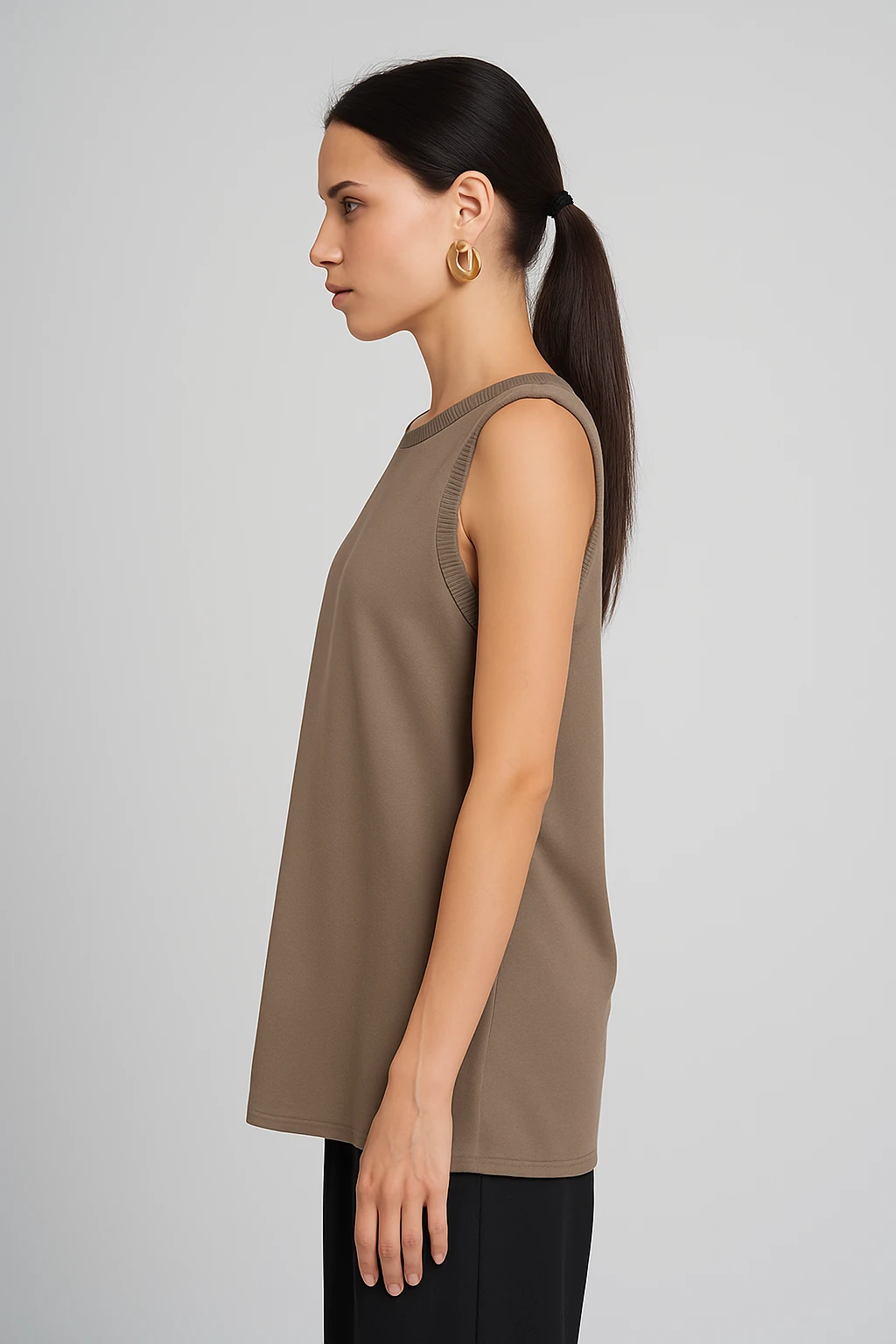 RİBANA DETAYLI KOLSUZ BLUZ 