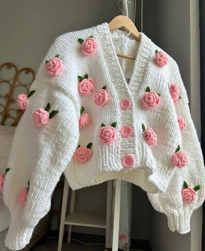 El Yapımı Çiçek Motif Yetişkin Crop Hırka 