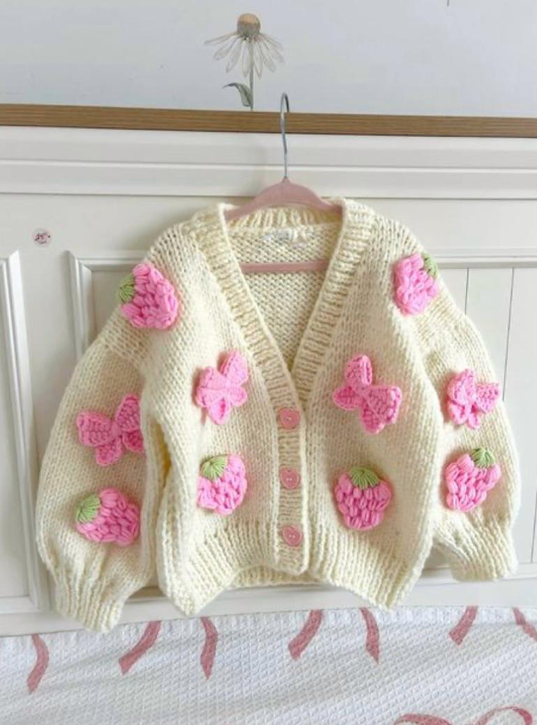 0-3 Yaş Çilek ve Fiyonk Motifli Örgü Hırka 