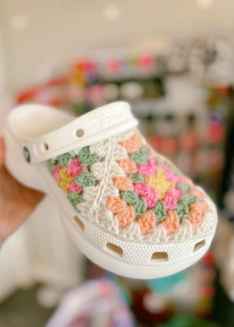 El Örme Crocs Terlik 