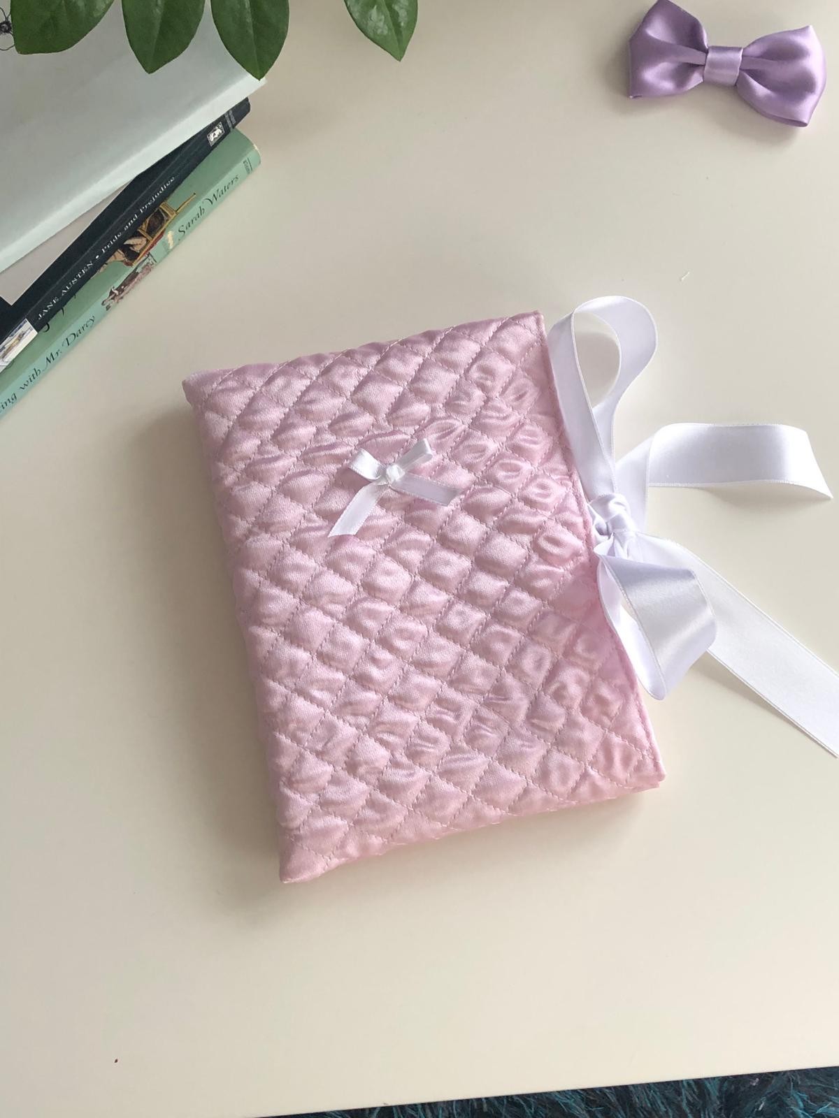 Pretty in Pink Kitap Kılıfı 