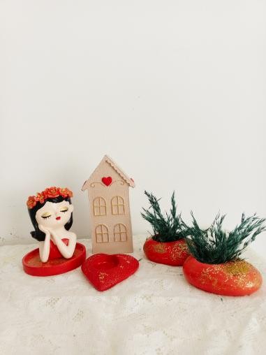 5 Parça Taş Tozu Dekoratif Set – Kız Saksı, Kalp Mumluk, 2 Adet Taş Mumluk