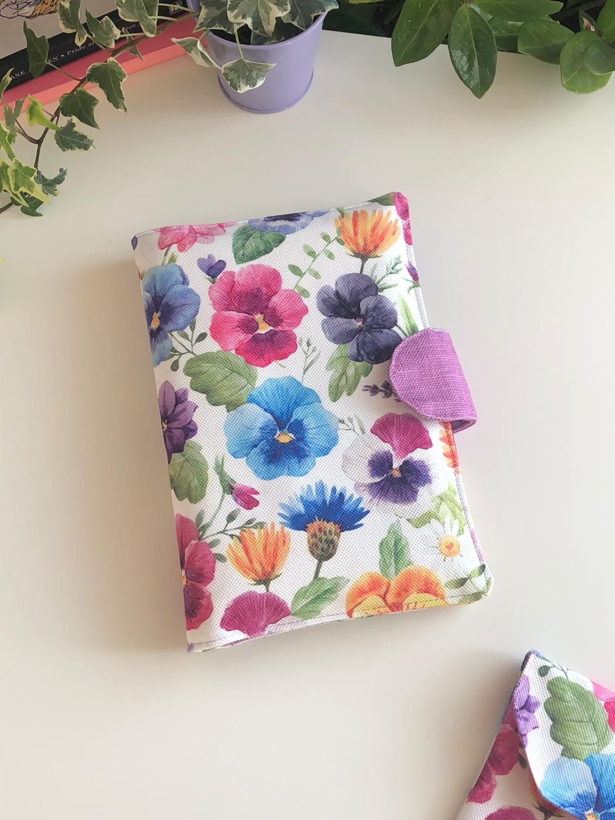 Violetta Kitap Kılıfı 