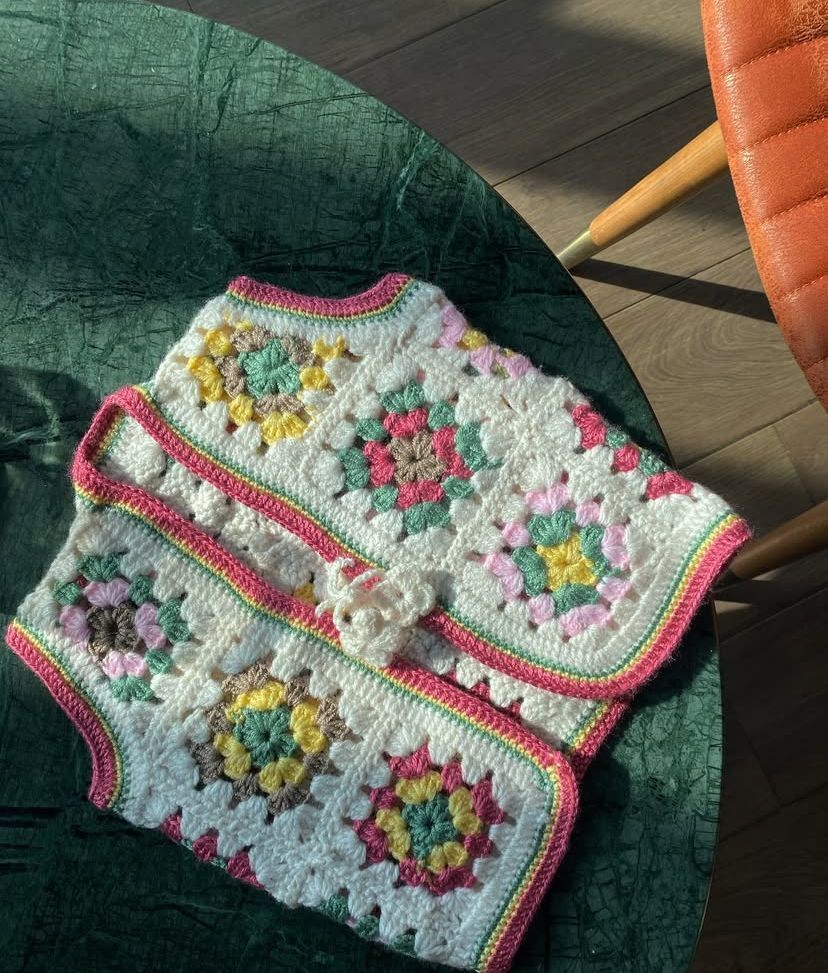 Desenli Kız Çocuk Yelek 