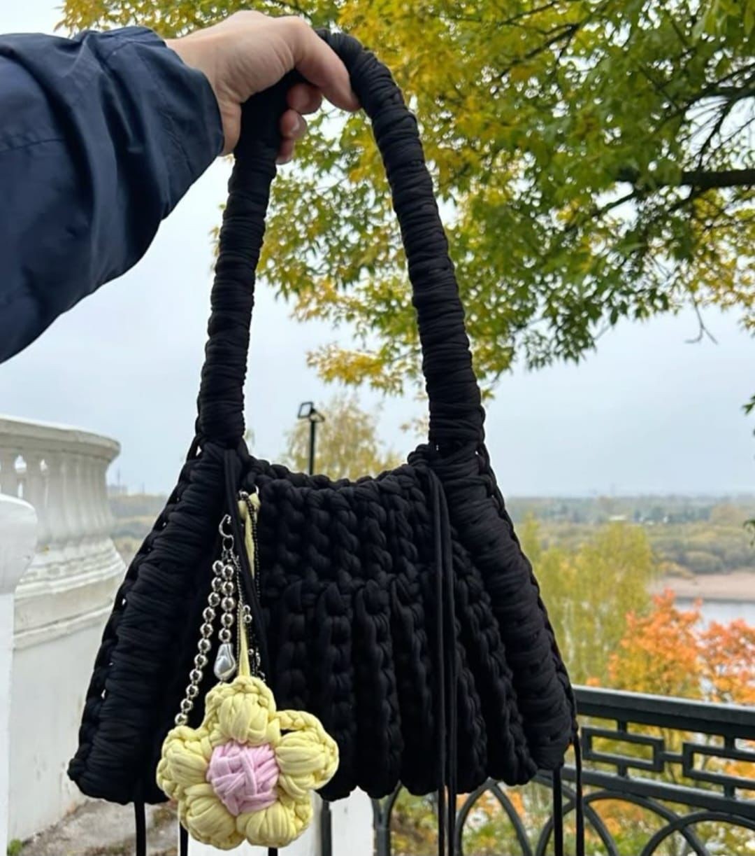 Pinterest Siyah Charmlı Çanta 