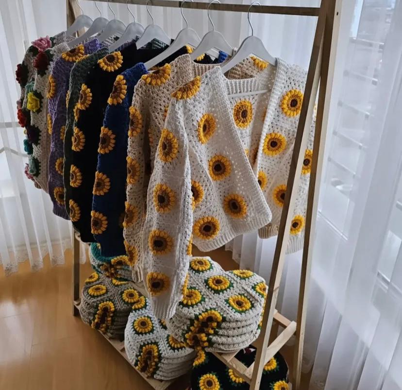 Ayçiçek Motifli Hırka 