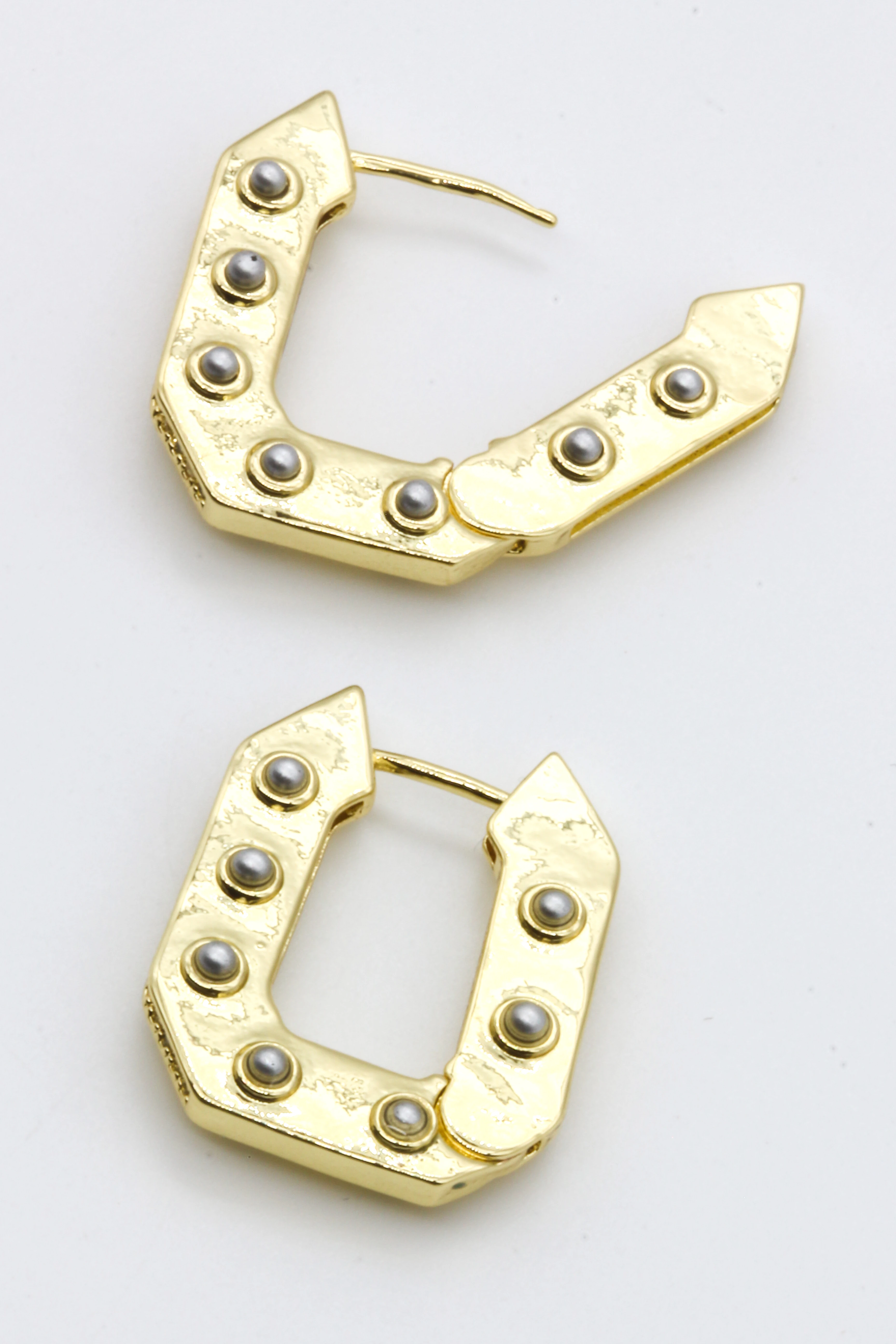 İnci Detaylı Dörtgen Çengel Küpe - Gold