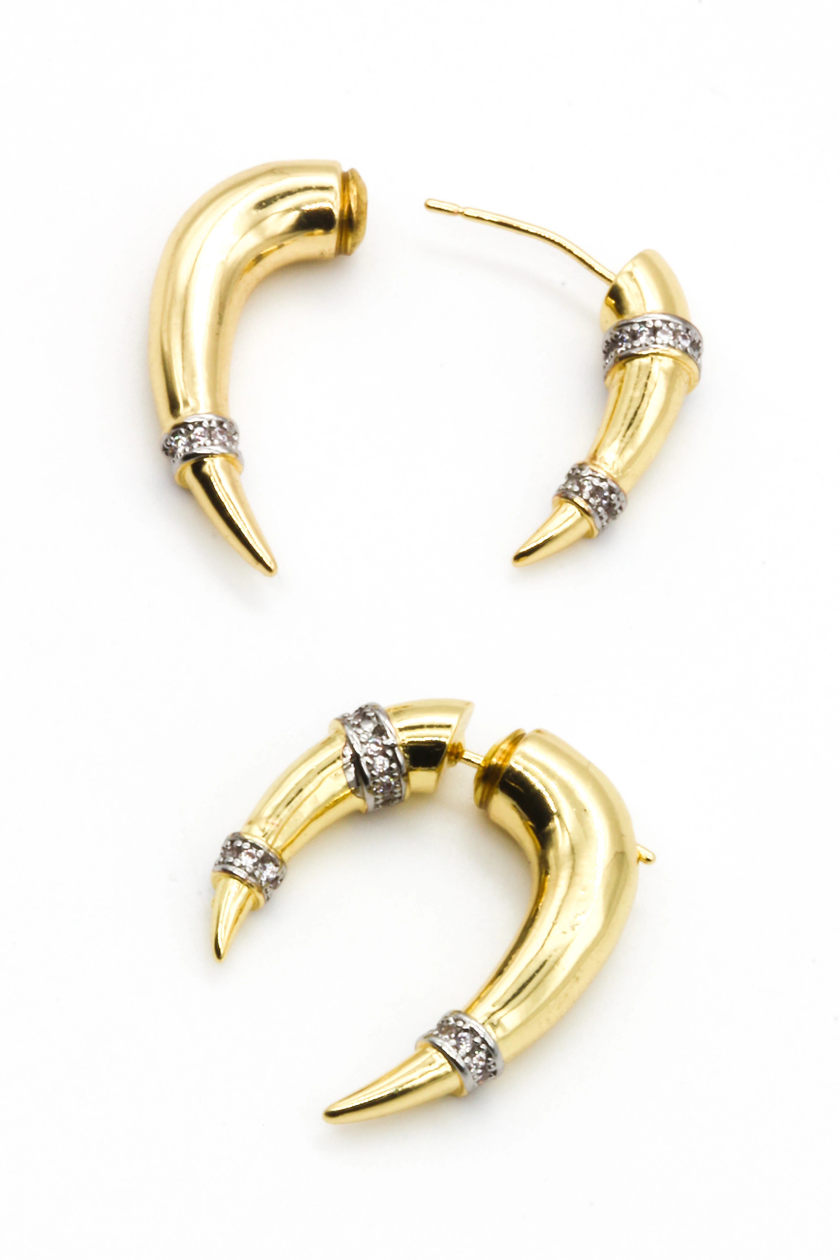 Zirkon Taşlı Boynuz Çivi Küpe