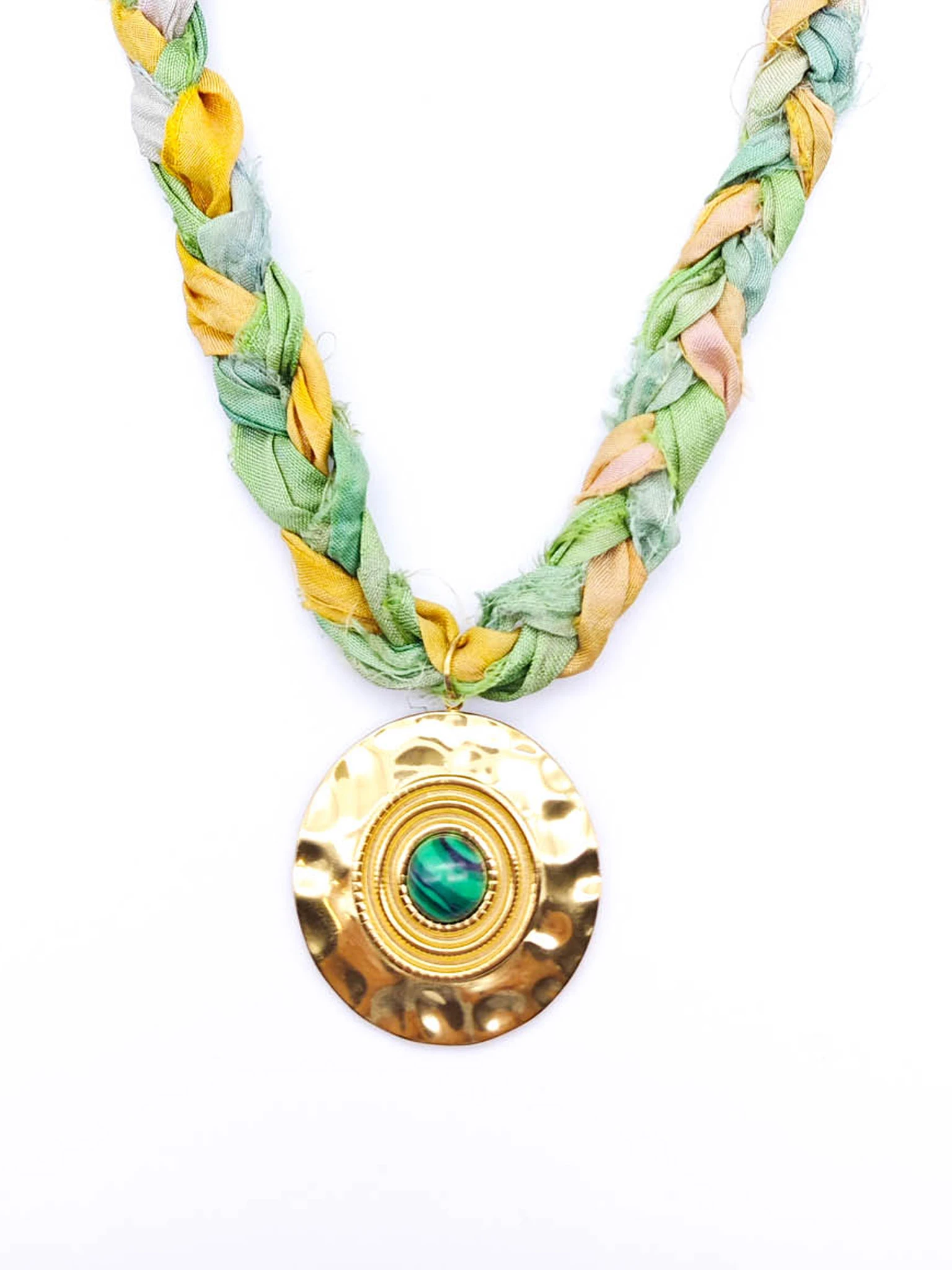 Çelik Metal Oval Renkli Örgü Kumaş Kolye