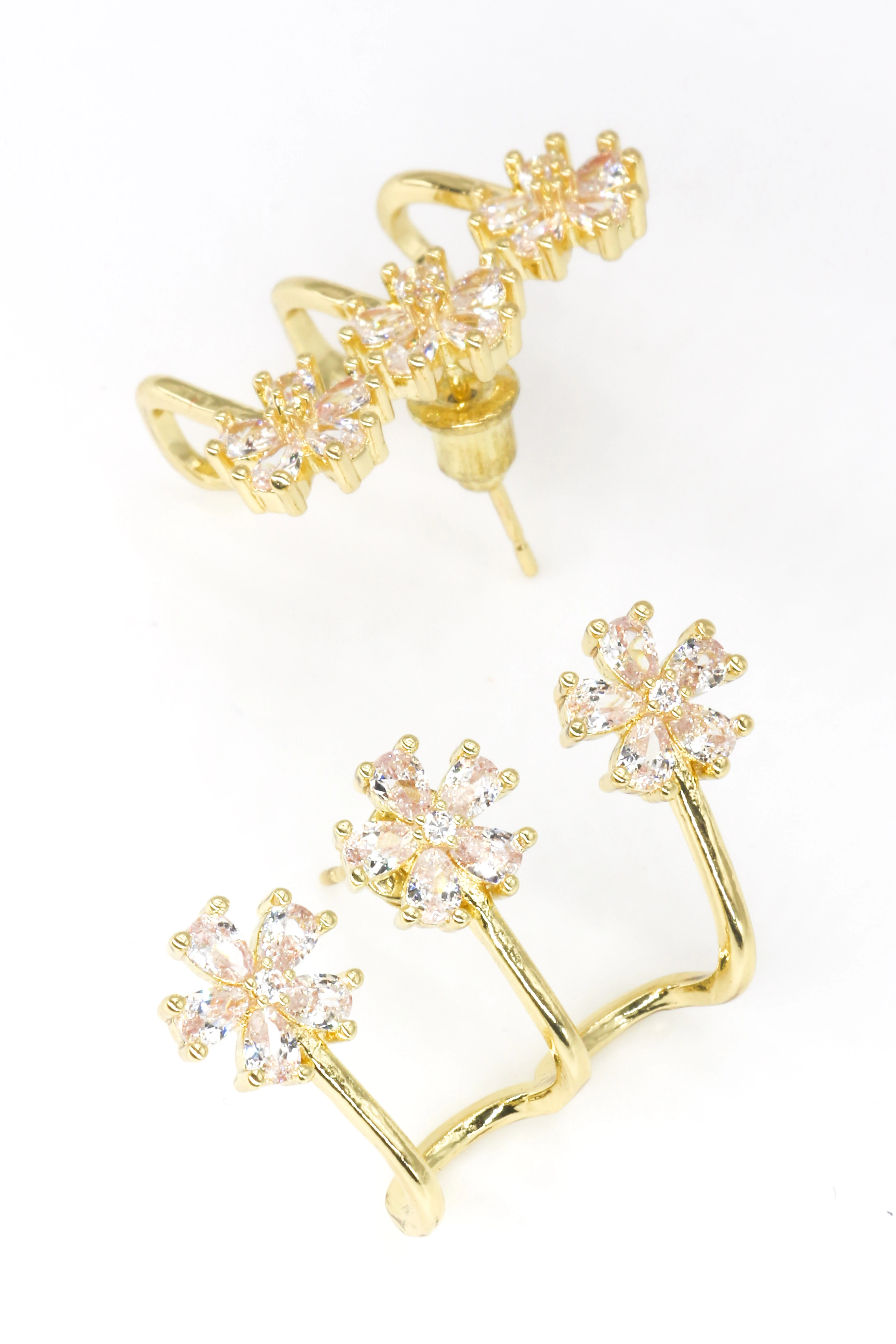 Zirkon Taşlı Çivi Küpe,Üçlü Çiçekli