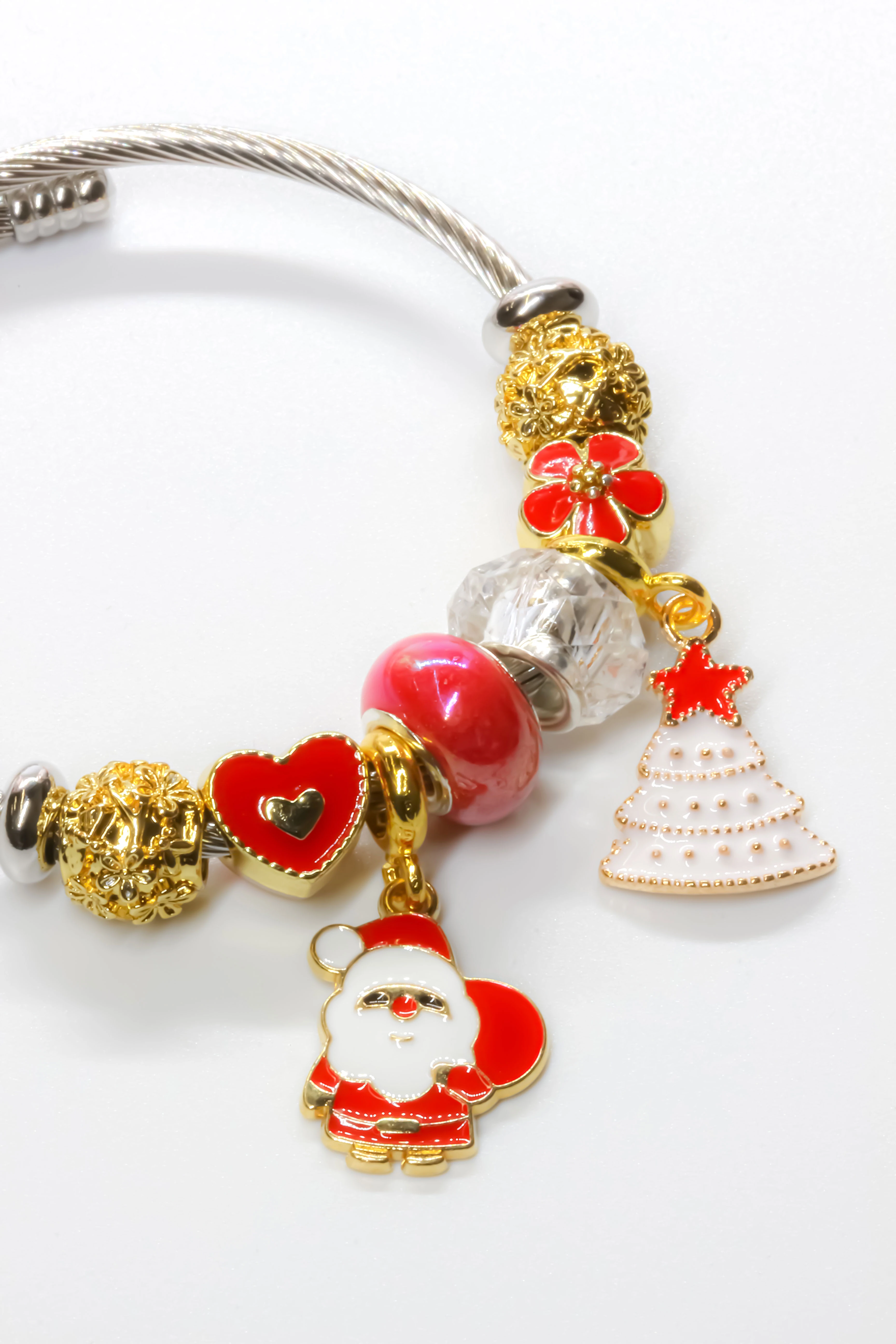 Çelik Yay Kelepçe Yılbaşı Charm Bilelik,Mineli Noel Baba,Çam Ağacı Figürlü