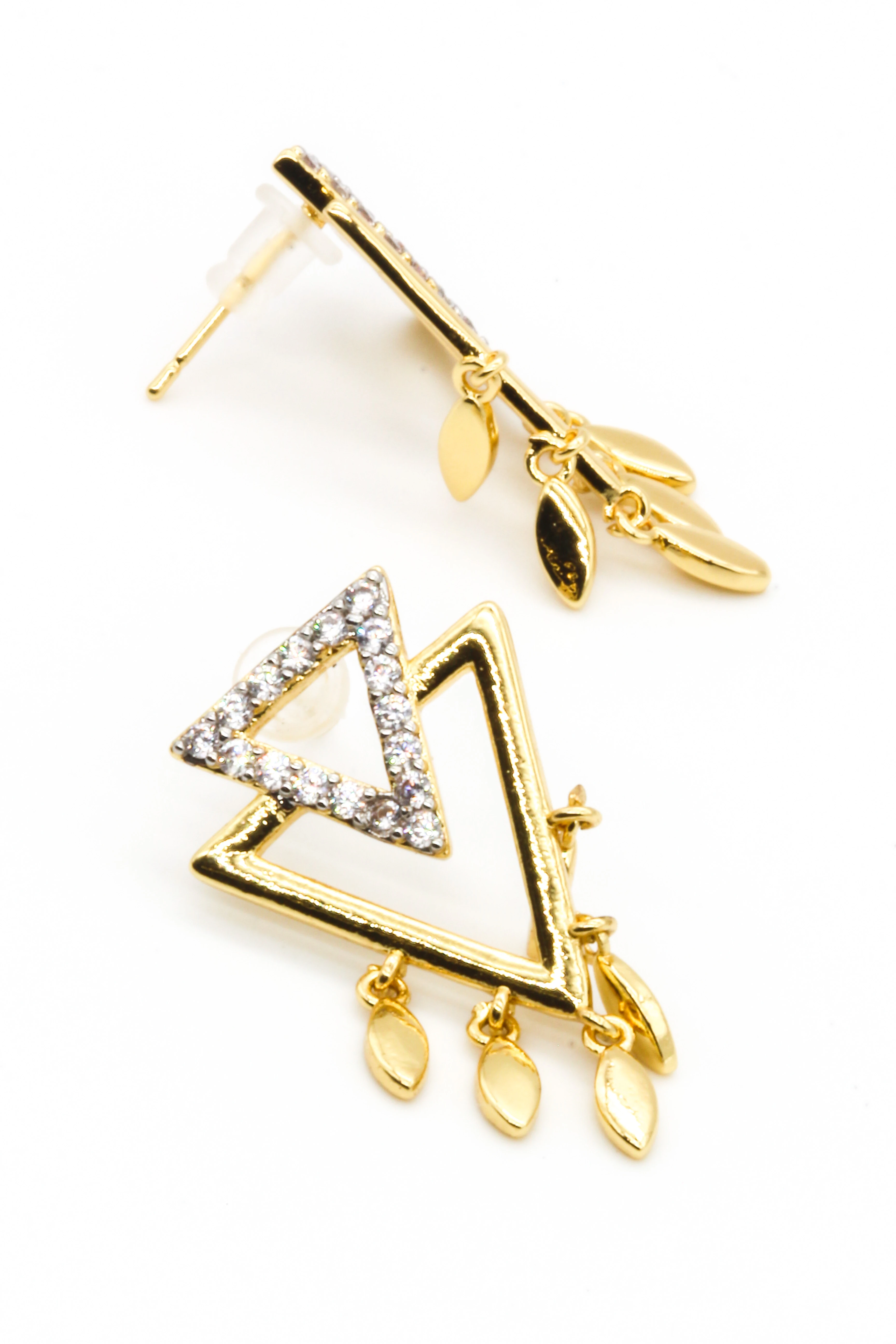 Zirkon Taşlı Sallantılı İkili Üçgen Çivi Küpe