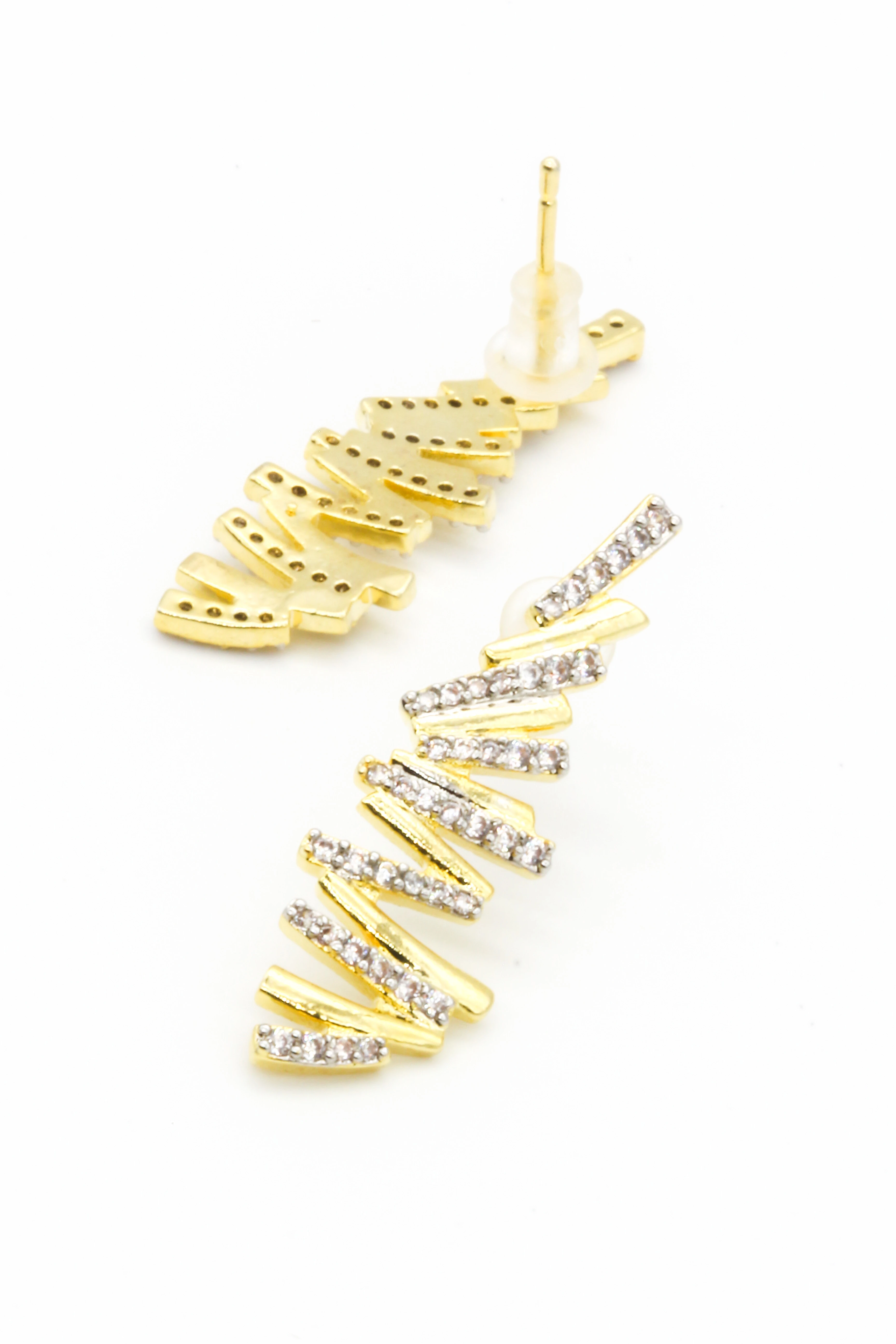 Zirkon Taşlı Zik Zak Çivi Küpe