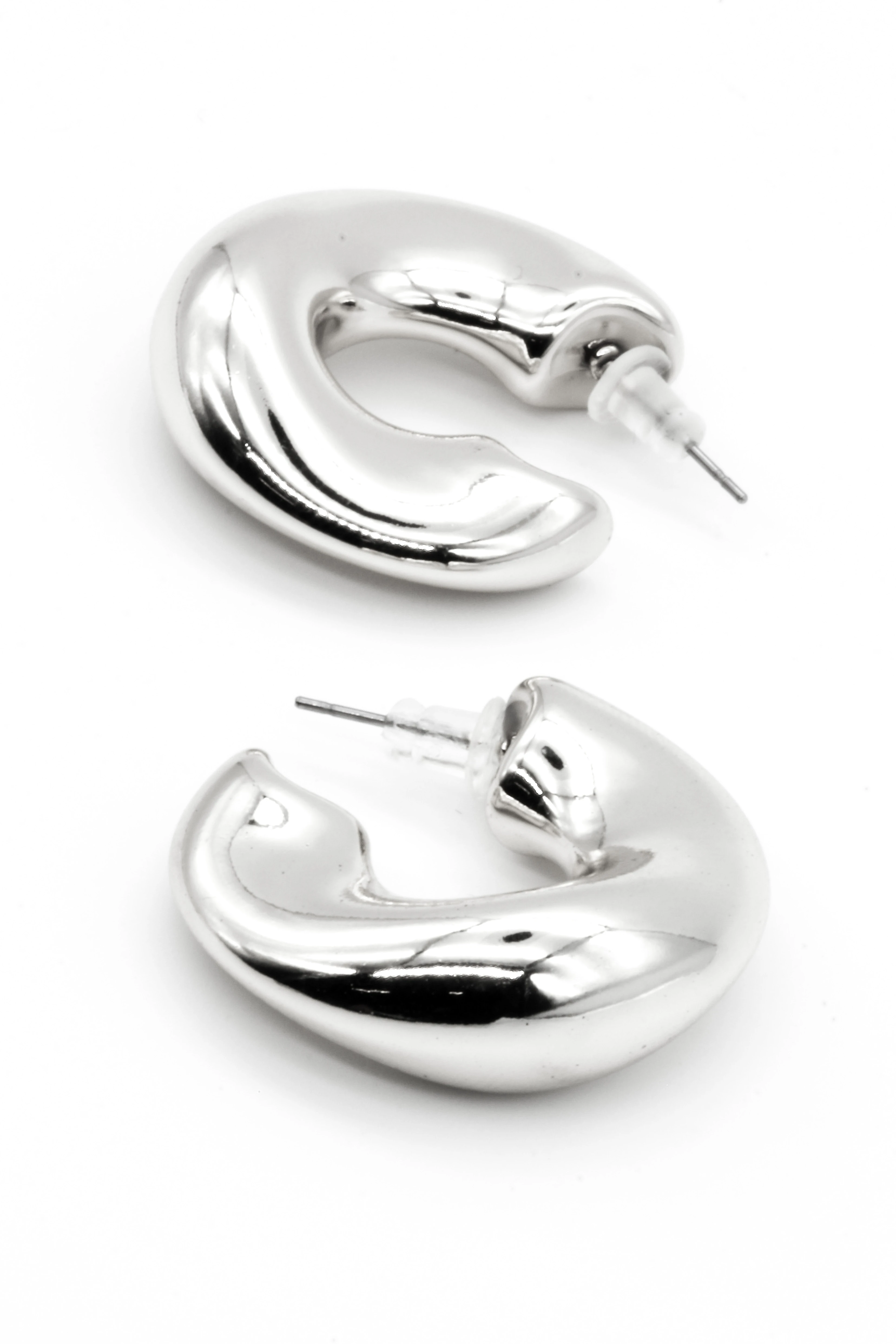 Yarım Kalın Dalgalı Halka Çivi Küpe - Silver