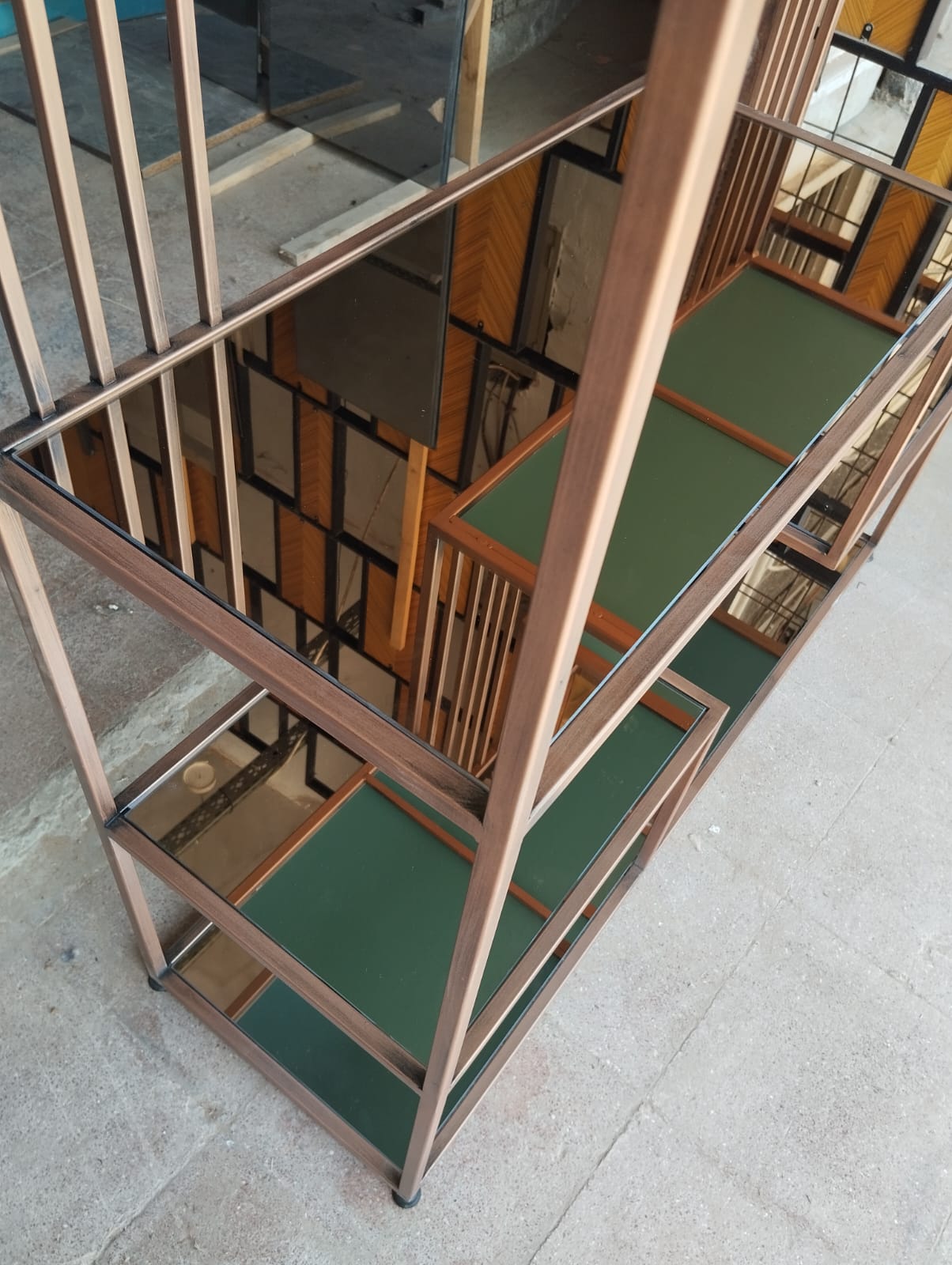 Viola Bakır Eskitme Metal Kitaplık