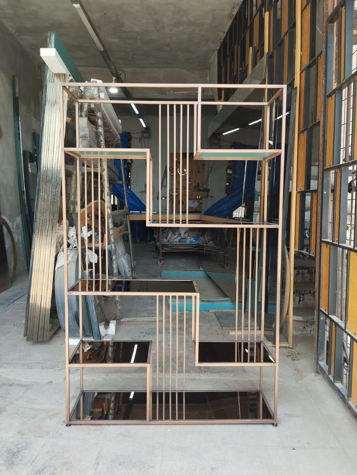 Viola Bakır Eskitme Metal Kitaplık