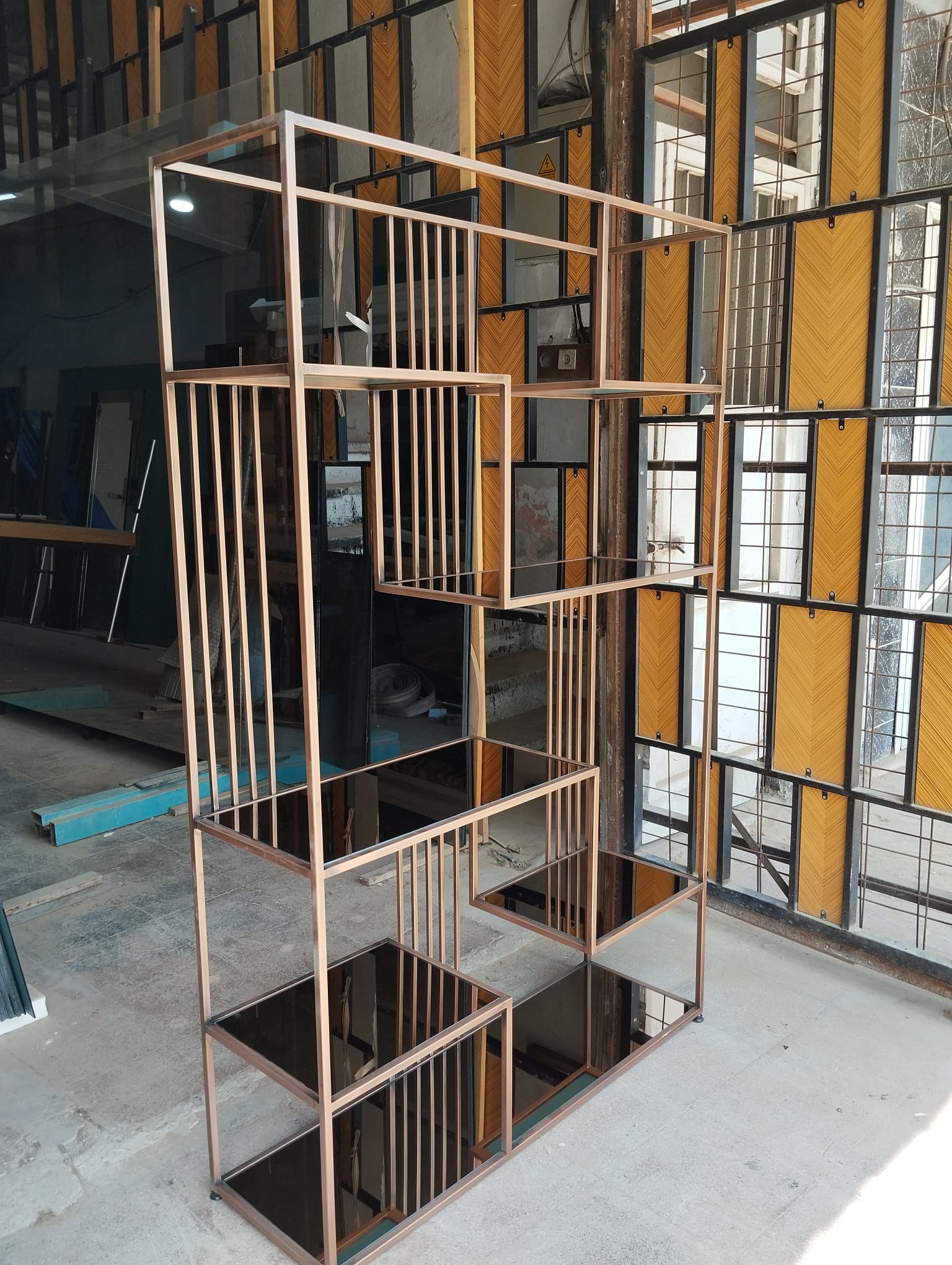 Viola Bakır Eskitme Metal Kitaplık