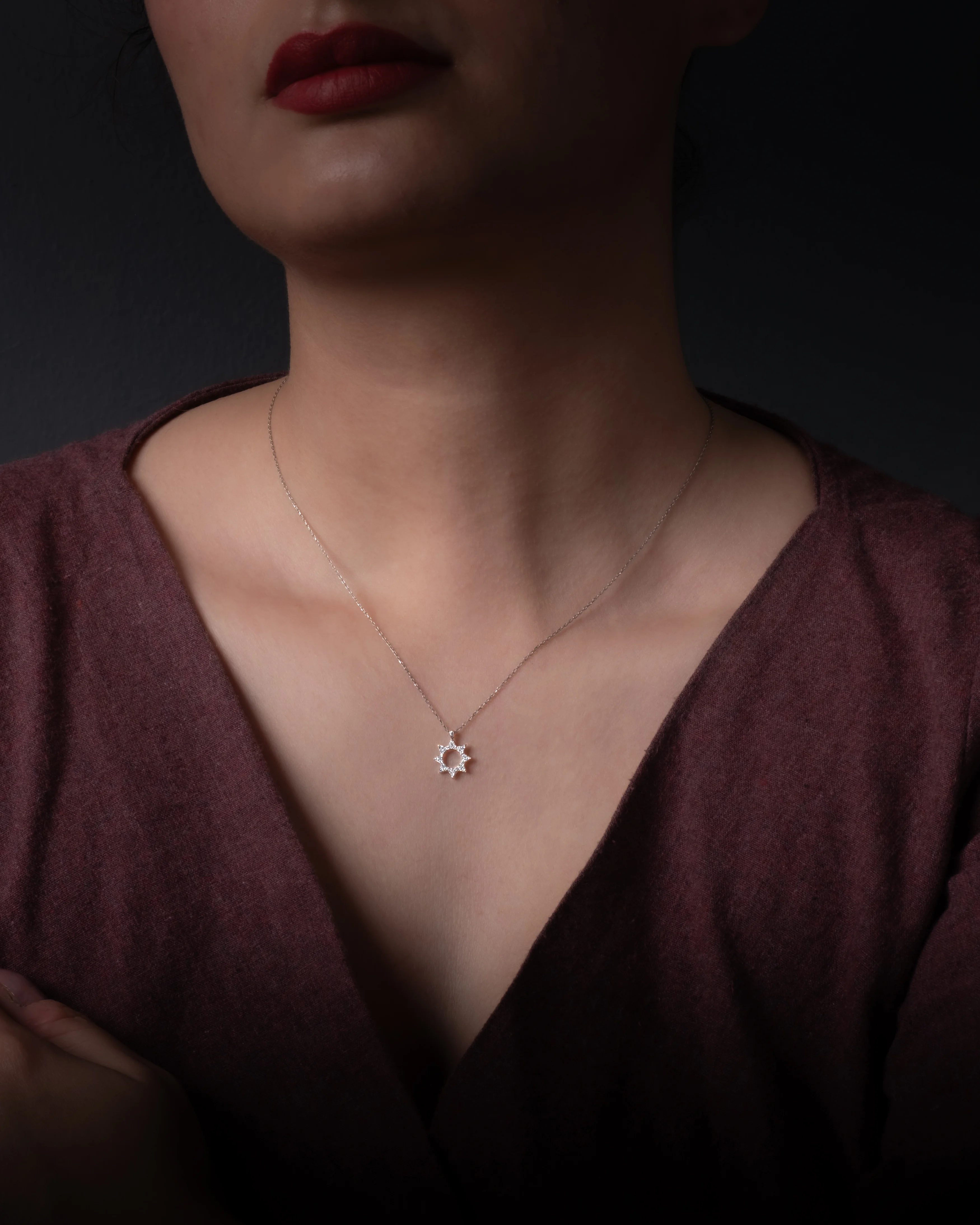 Aurora Gümüş Kolye – 925 Ayar Gümüş | Taş Detaylı Yıldız Tasarımı