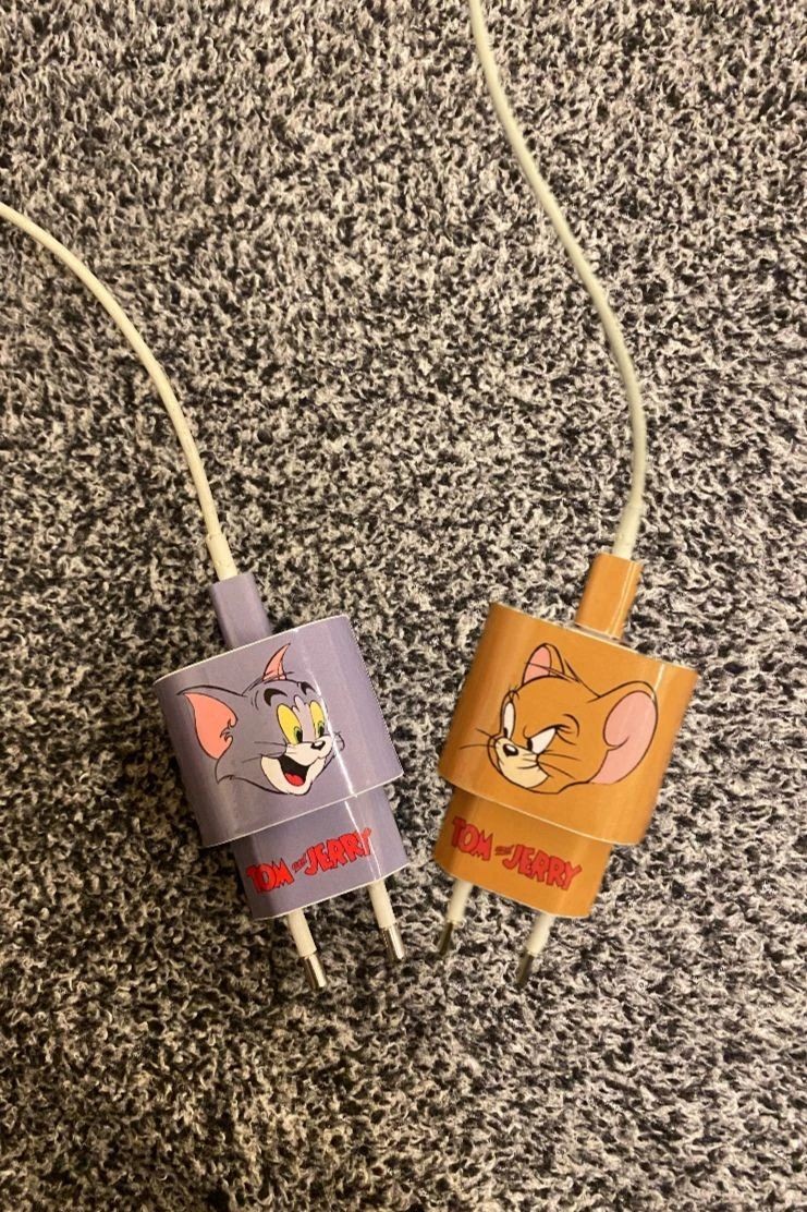 2'li Sevgililere Özel Tom & Jerry Hediyelik Şarj Aleti Kaplama Stickerı ( iPhone 20W )