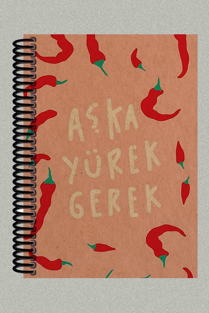 Aşka Yürek Gerek Tasarımlı Spiralli A5 Çizgisiz Kraft Kapaklı Defter (200 Sayfa)