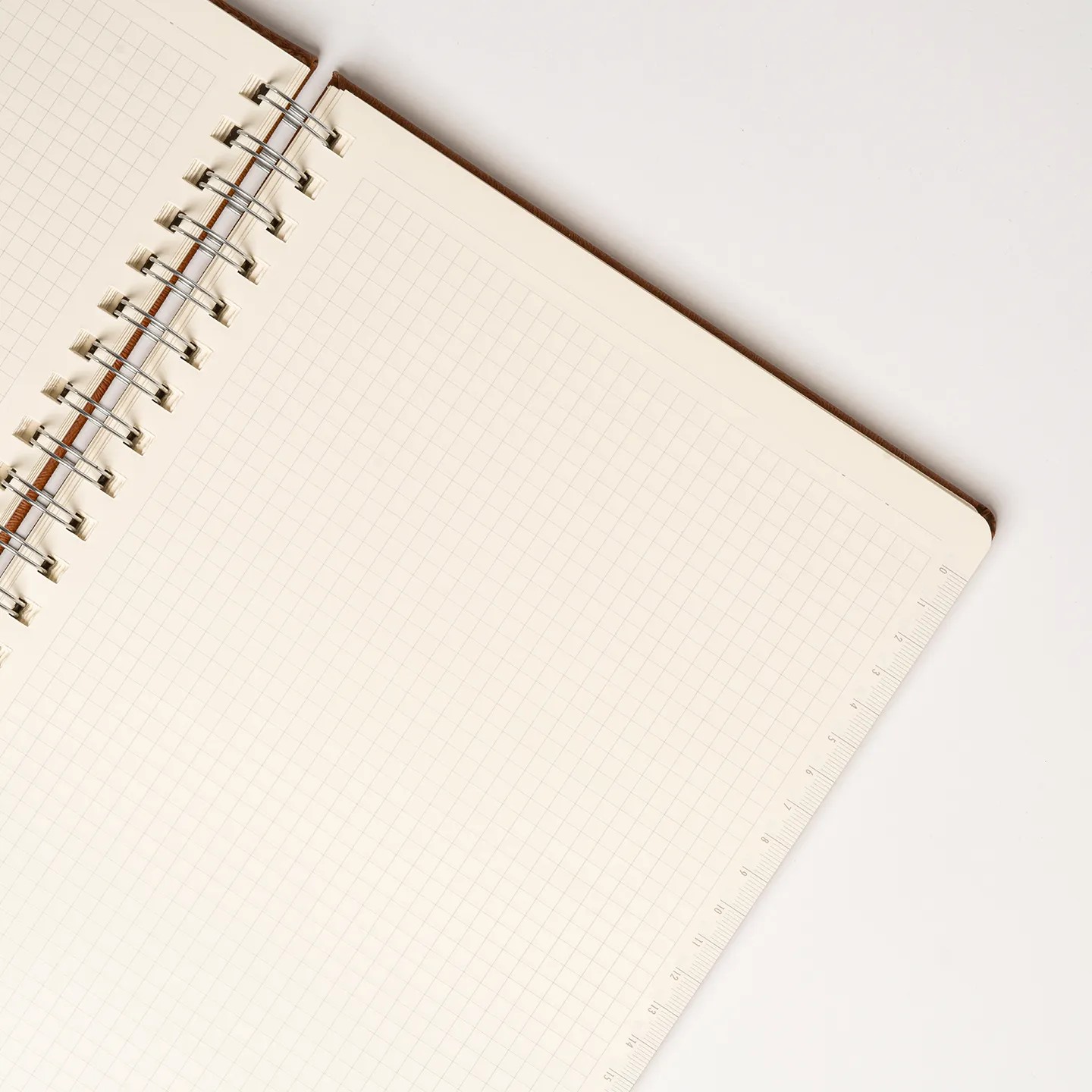 17 x 24 cm Spiralli Termo PU Sert Kapaklı Tarihsiz Defter, 240 Sayfa, 80 gr Ivory Krem Kareli İç Kağıt
