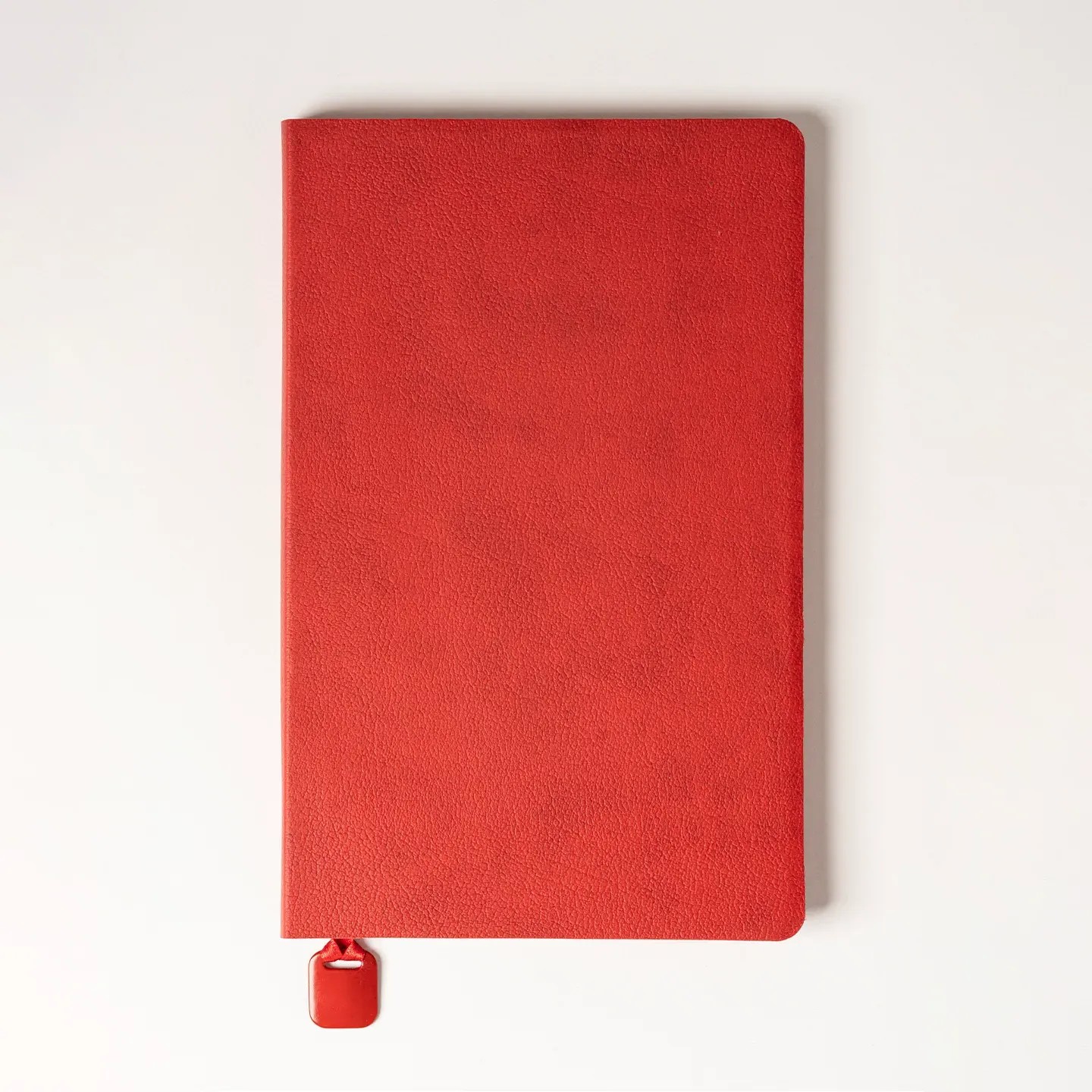 13 x 21 cm Termo PU Deri Esnek Yumuşak Kapaklı Tarihsiz Defter, 196 Sayfa, 80 gr Ivory Krem Çizgili İç Kağıt, Renkli Kenarlı, Metal Tokalı, Karton Kılıflı