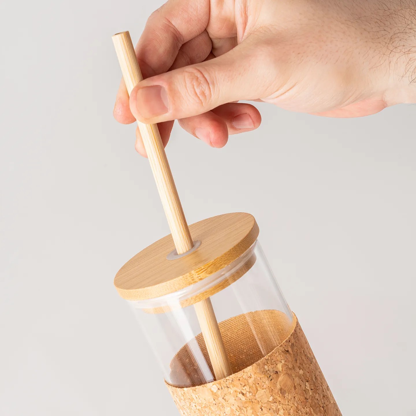 450 ml Mantar Kılıflı Borosilikat Cam Su Şişesi - Bambu Kapak ve Pipetli