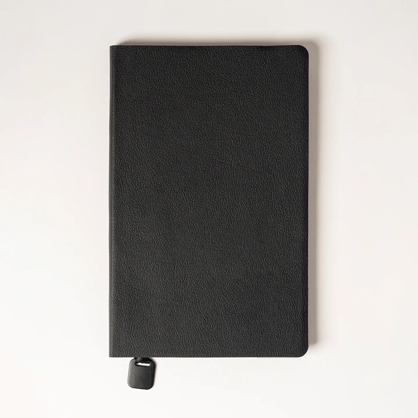 13 x 21 cm Termo PU Deri Esnek Yumuşak Kapaklı Tarihsiz Defter, 196 Sayfa, 80 gr Ivory Krem Çizgili İç Kağıt, Renkli Kenarlı, Metal Tokalı, Karton Kılıflı