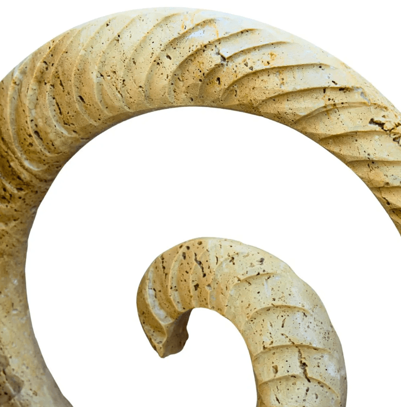 Doğal Traverten "Spiral Boynuz" Heykel – 34x34 cm