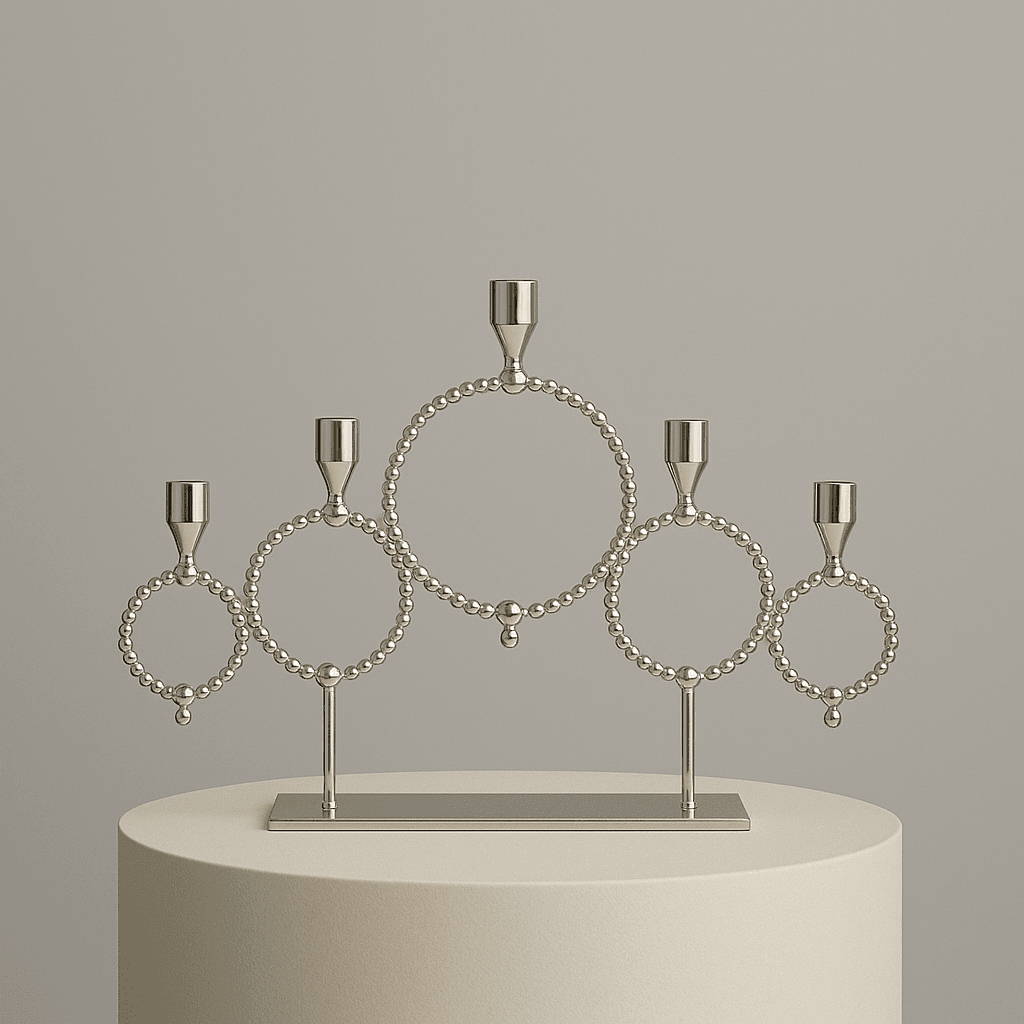 Gümüş Renk Beş Kollu Metal Şamdan – Modern ve Minimalist Dekoratif Mumluk
