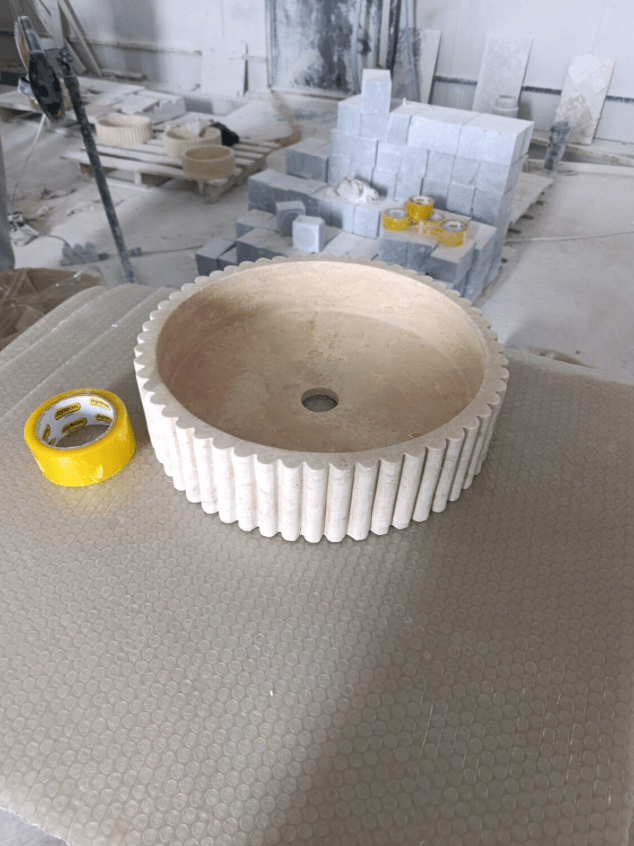Çizgili Yüzey Bej Traverten Lavabo