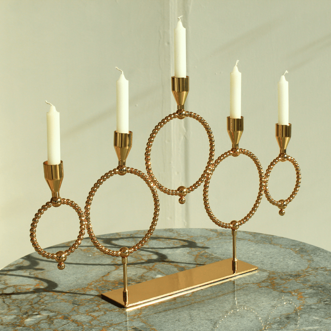 Gold Renk Beş Kollu Metal Şamdan – Modern ve Minimalist Dekoratif Mumluk