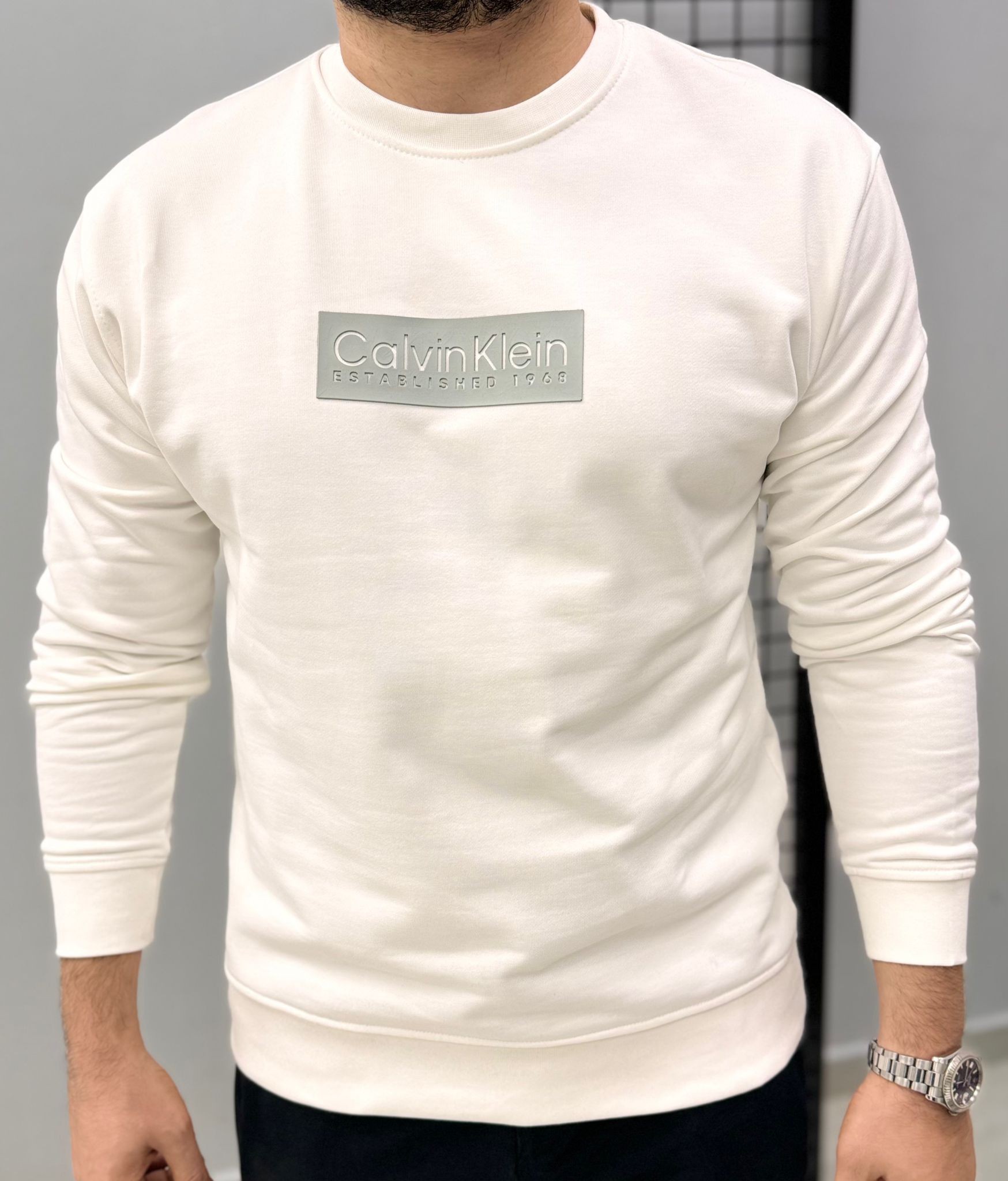 Beyaz Enjeksiyon Detaylı Sweatshirt