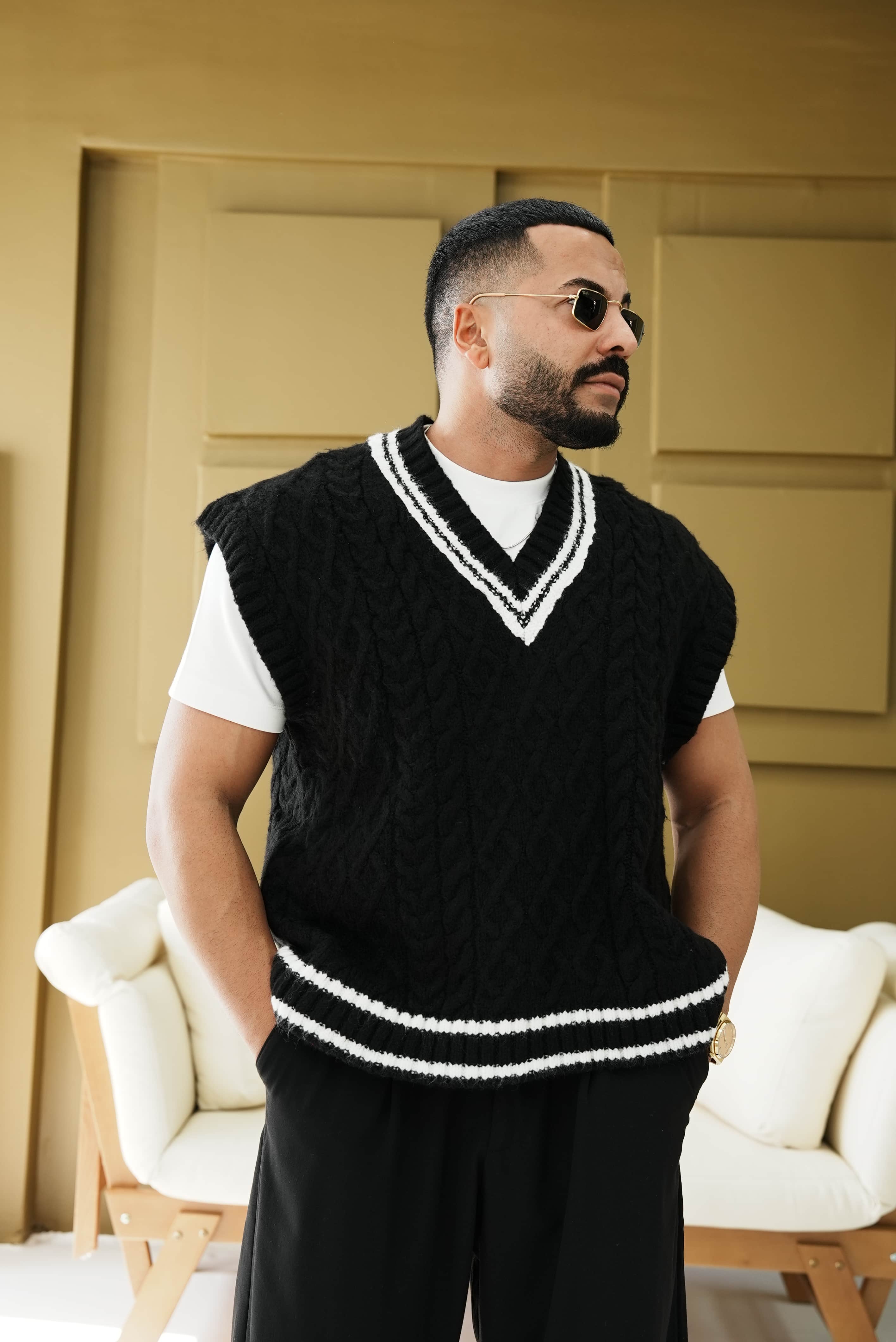 Oversize V Yaka Örme Sıfır Kol Kazak - Siyah