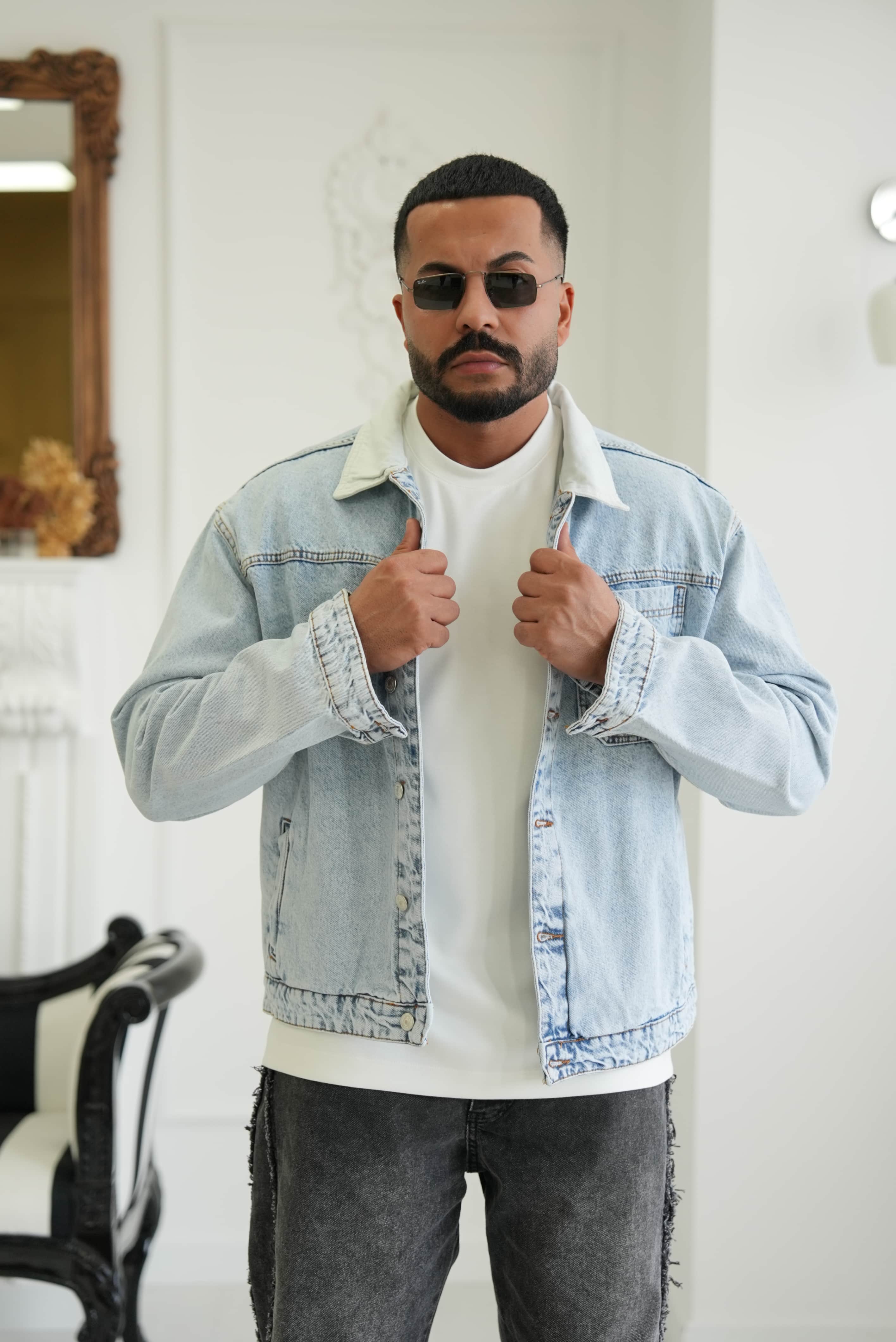 Yakalı Ön Cep Detaylı Denim Ceket