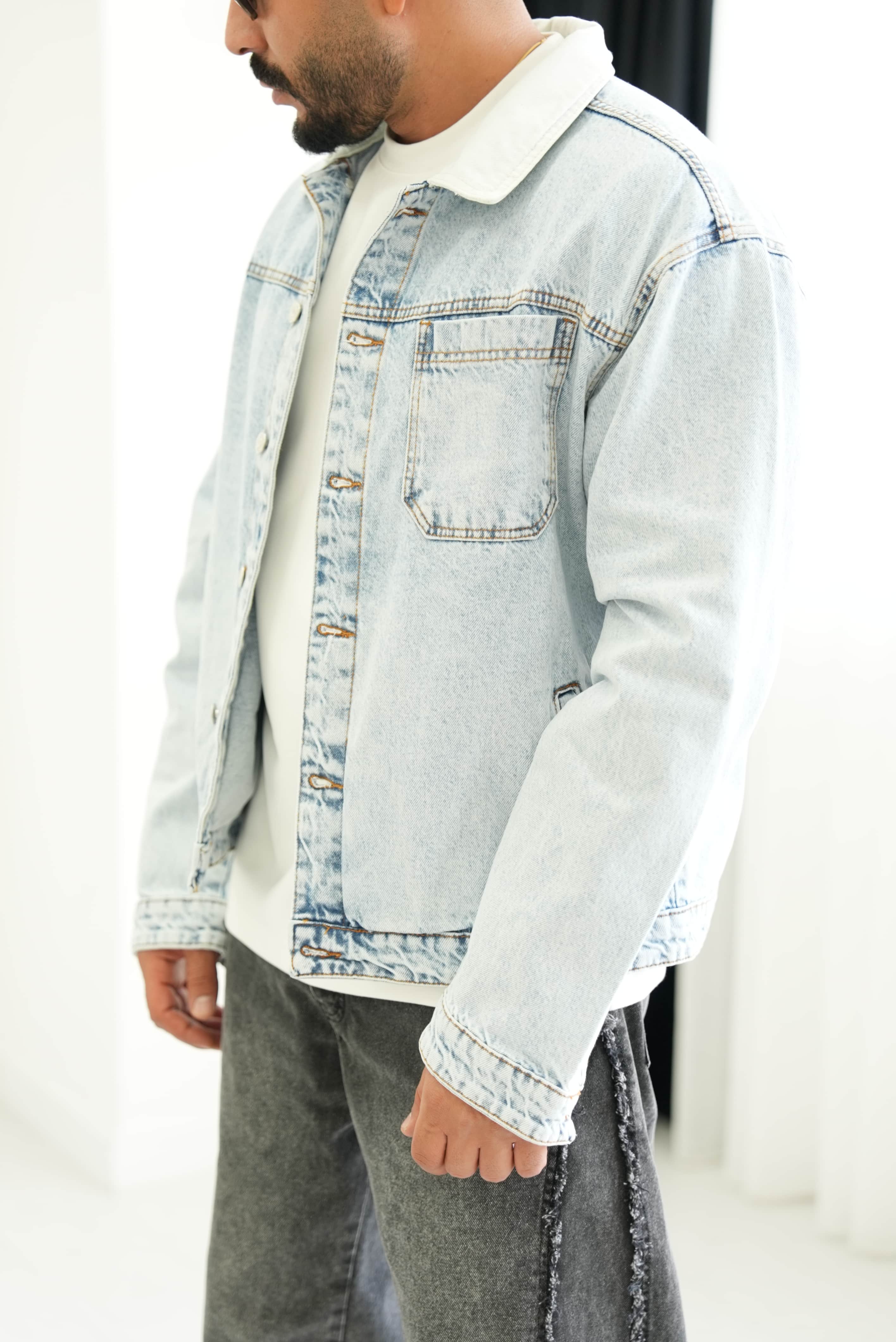 Yakalı Ön Cep Detaylı Denim Ceket