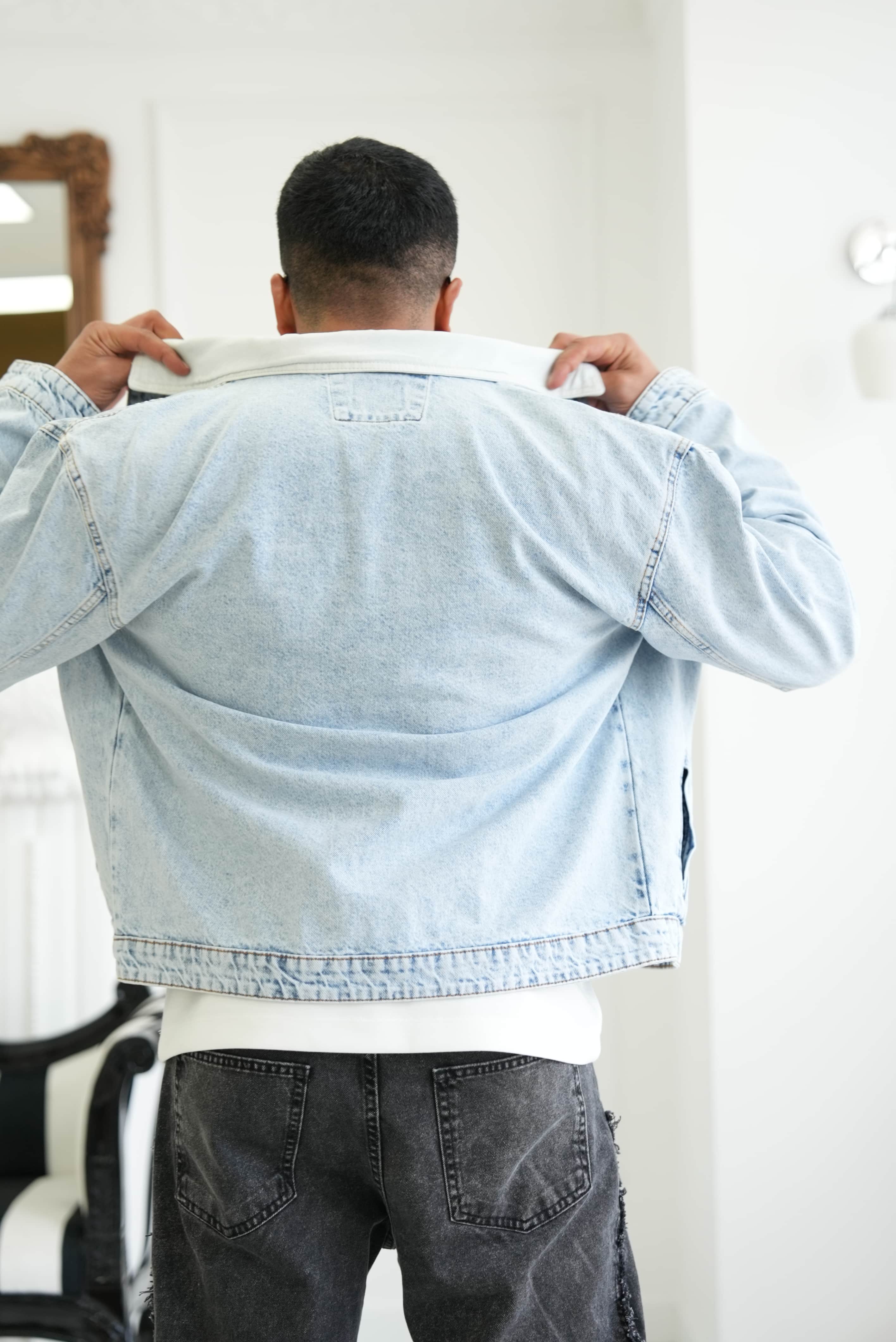 Yakalı Ön Cep Detaylı Denim Ceket