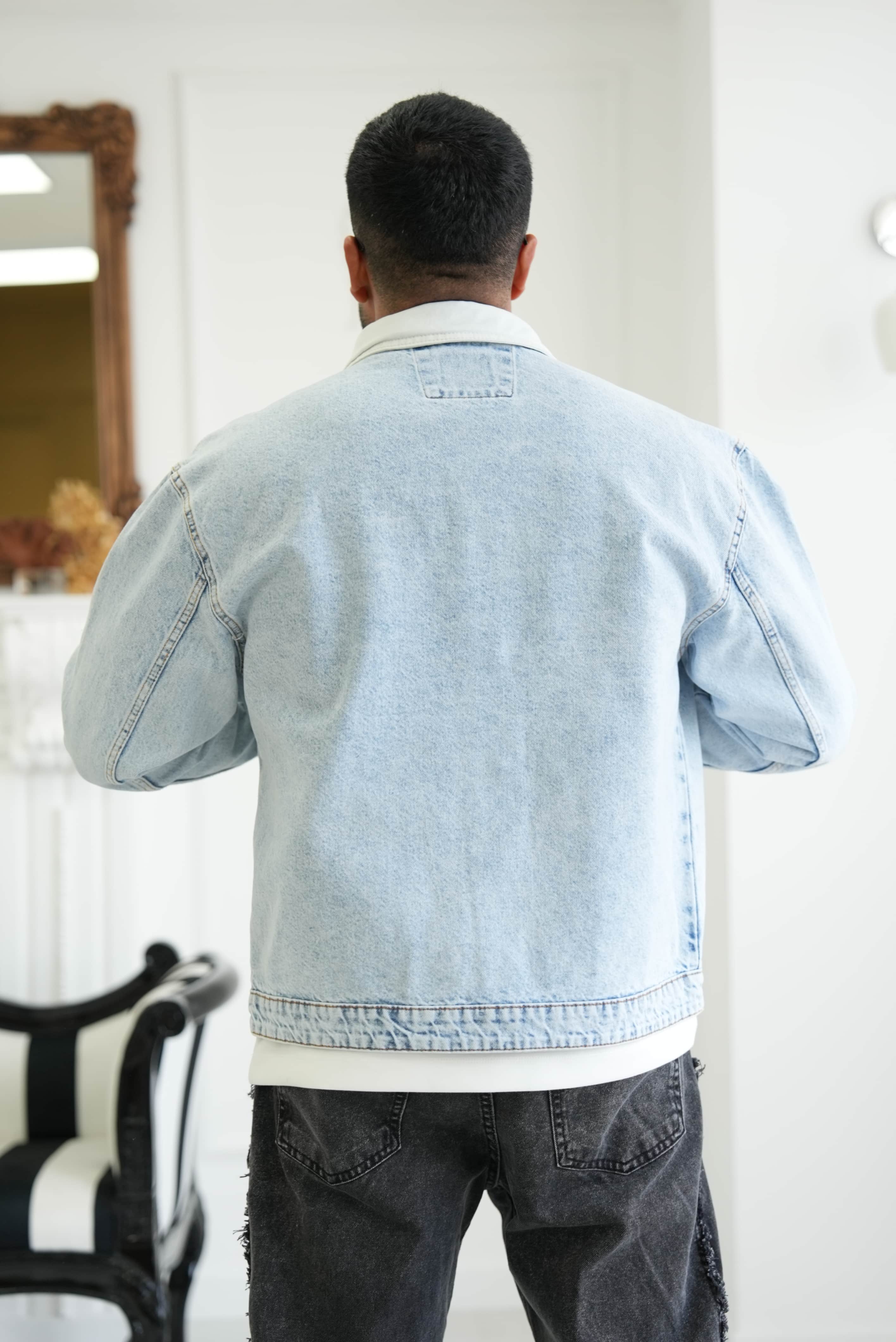 Yakalı Ön Cep Detaylı Denim Ceket