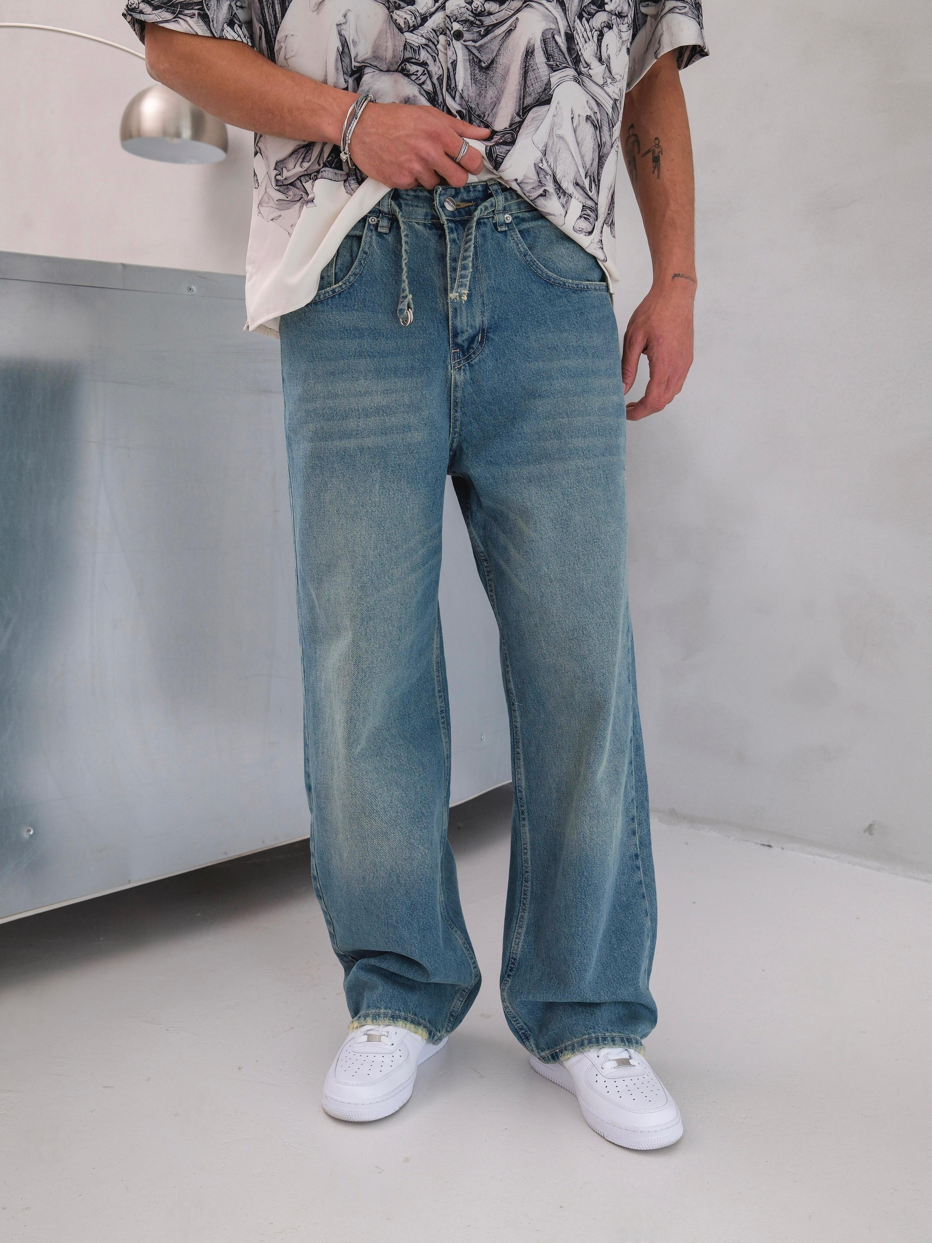 Bağcık Detaylı Taşlanmış Jean Pantolon 