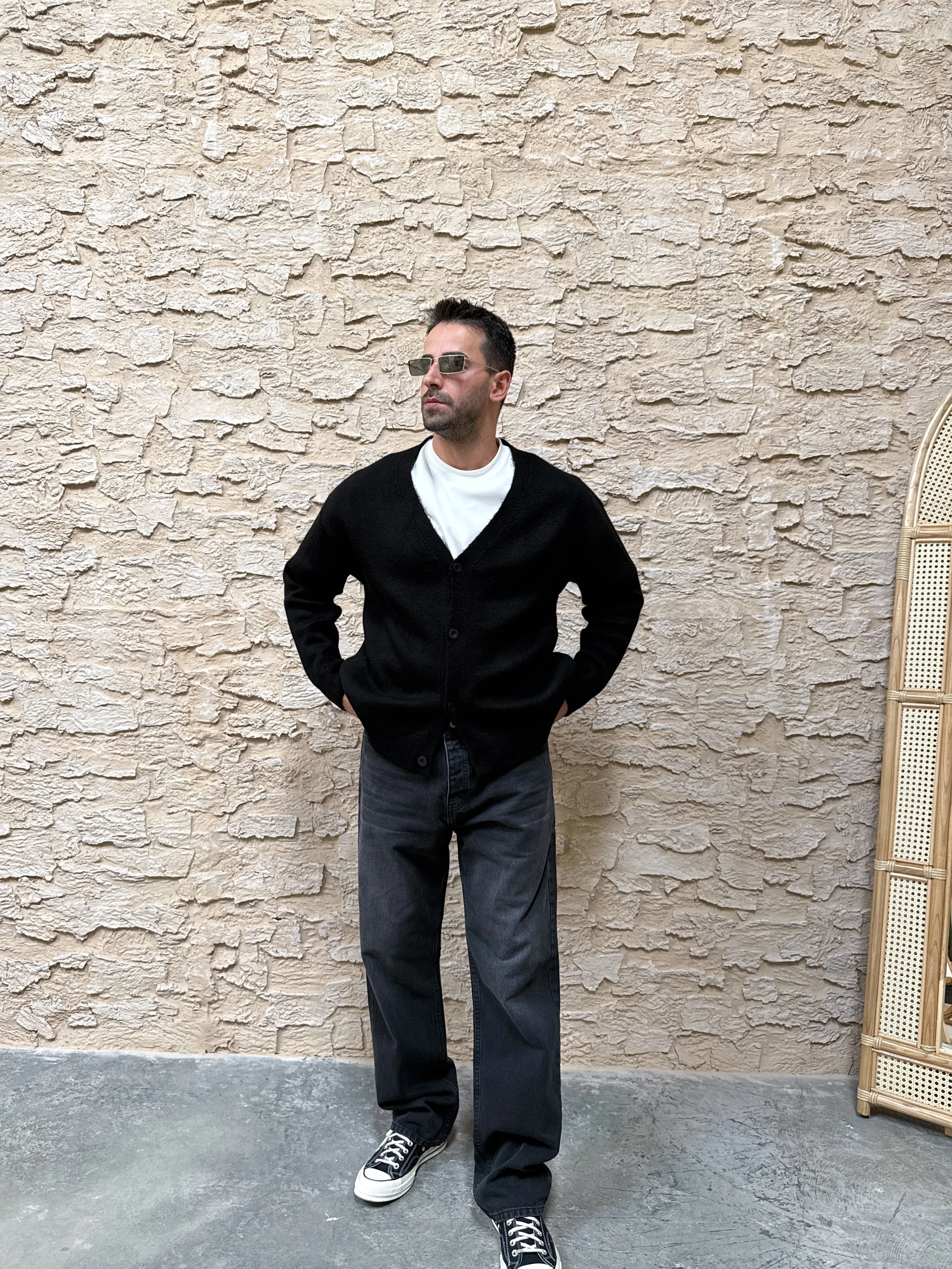 Oversize V Yaka Düğmeli Triko Hırka - Siyah