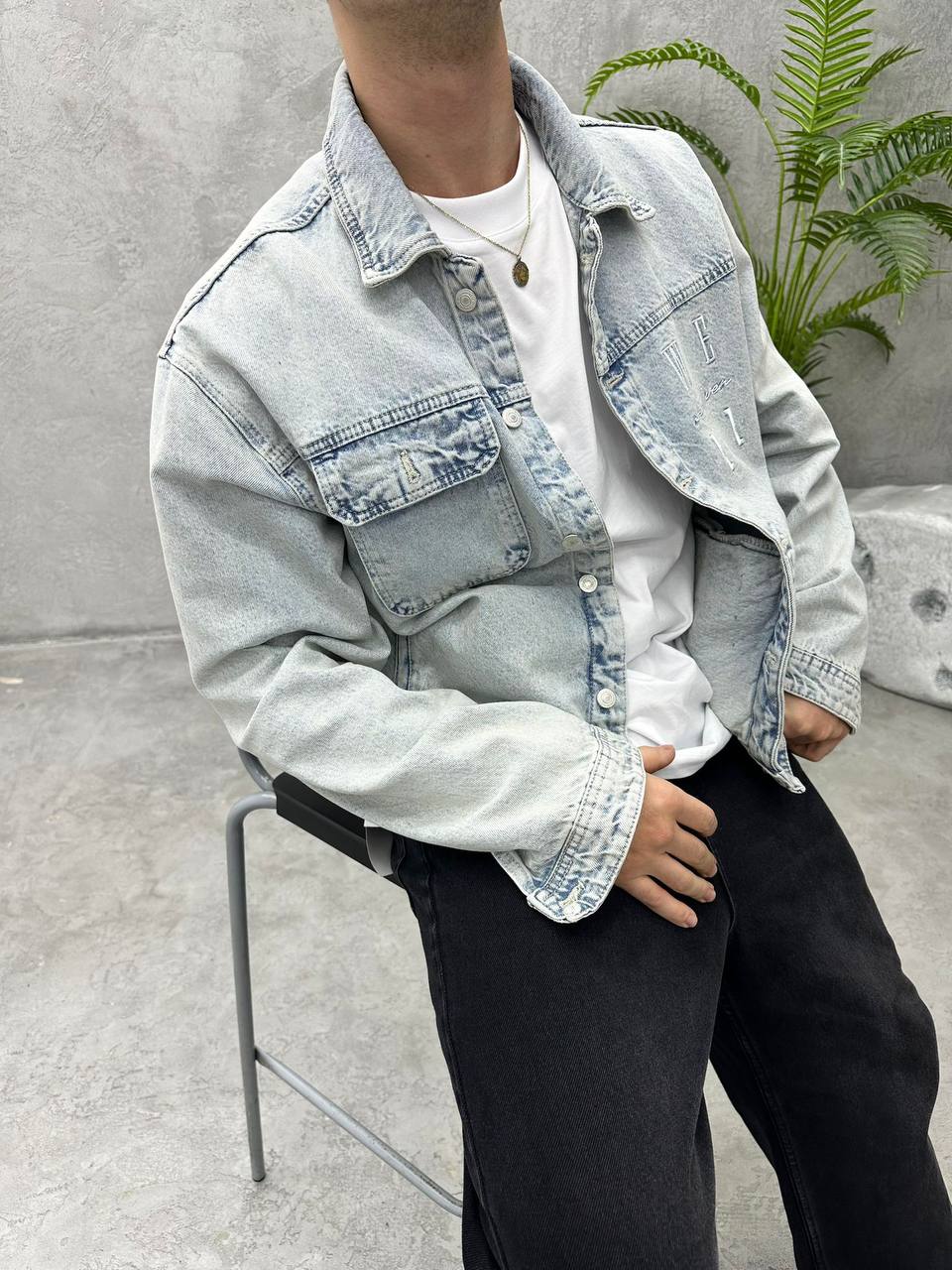 Oversize Cepli ve Yazılı Denim Ceket