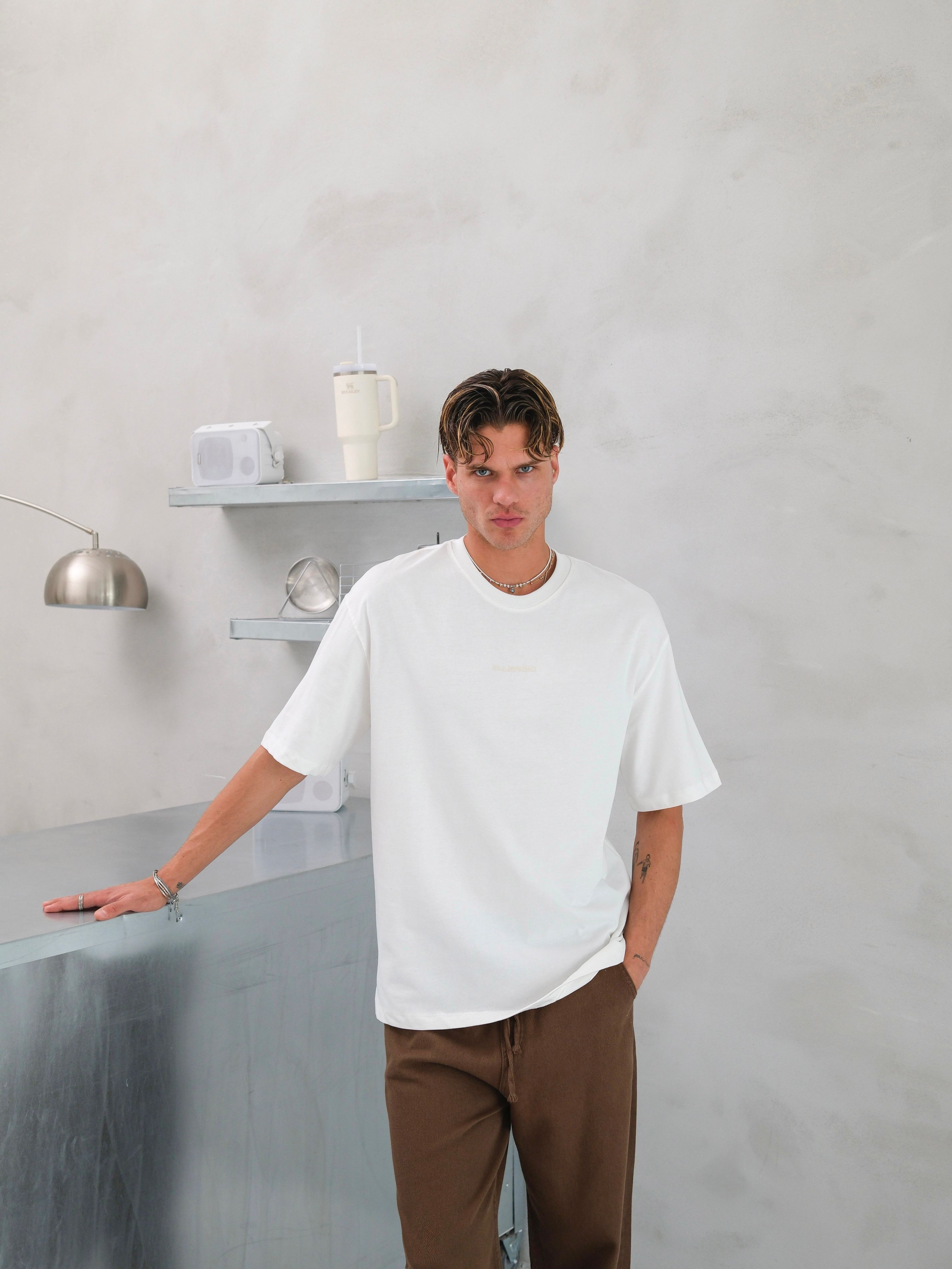 Oversize Sırt Baskı Detaylı Beyaz T-shirt