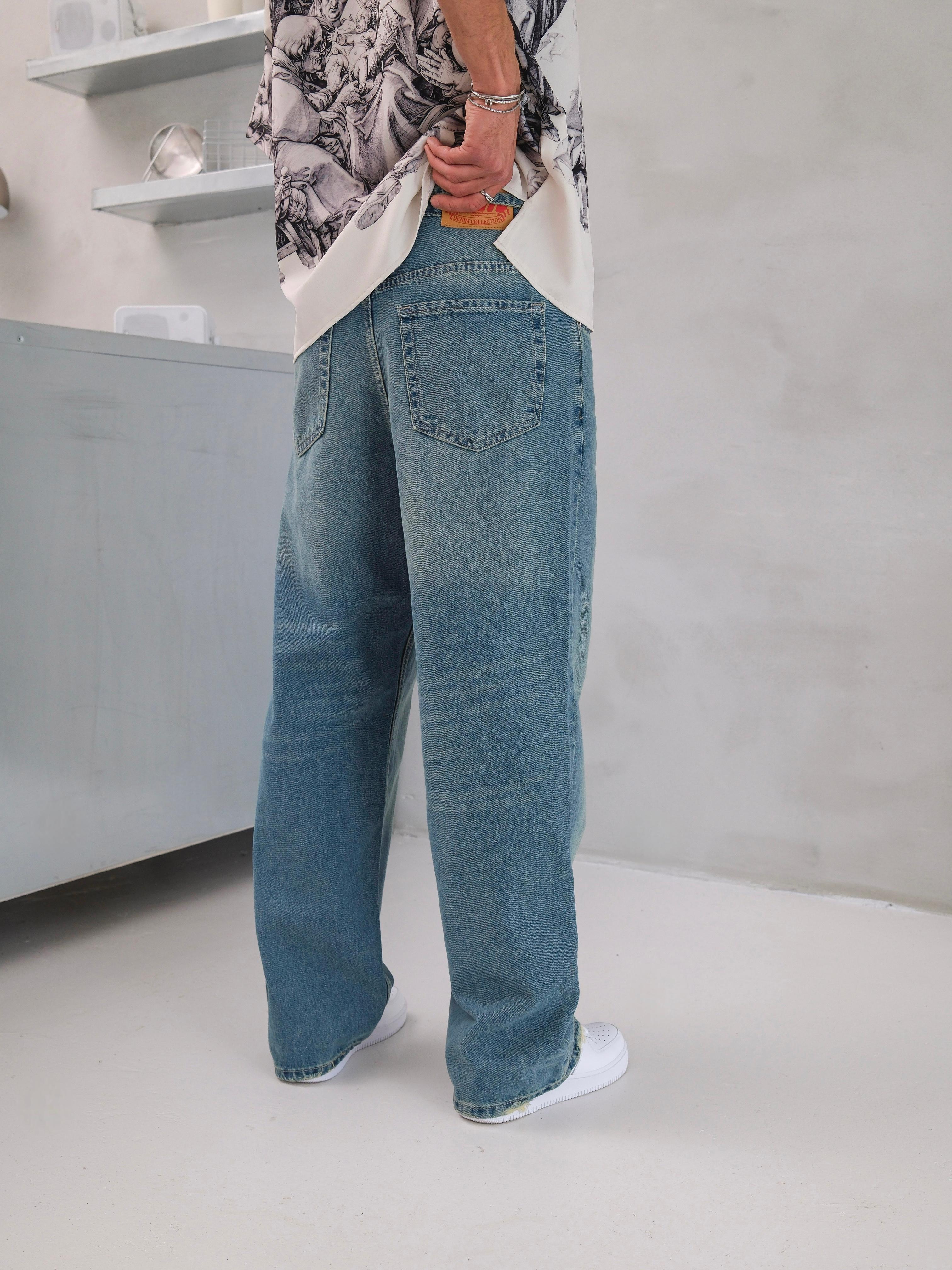 Bağcık Detaylı Taşlanmış Jean Pantolon 