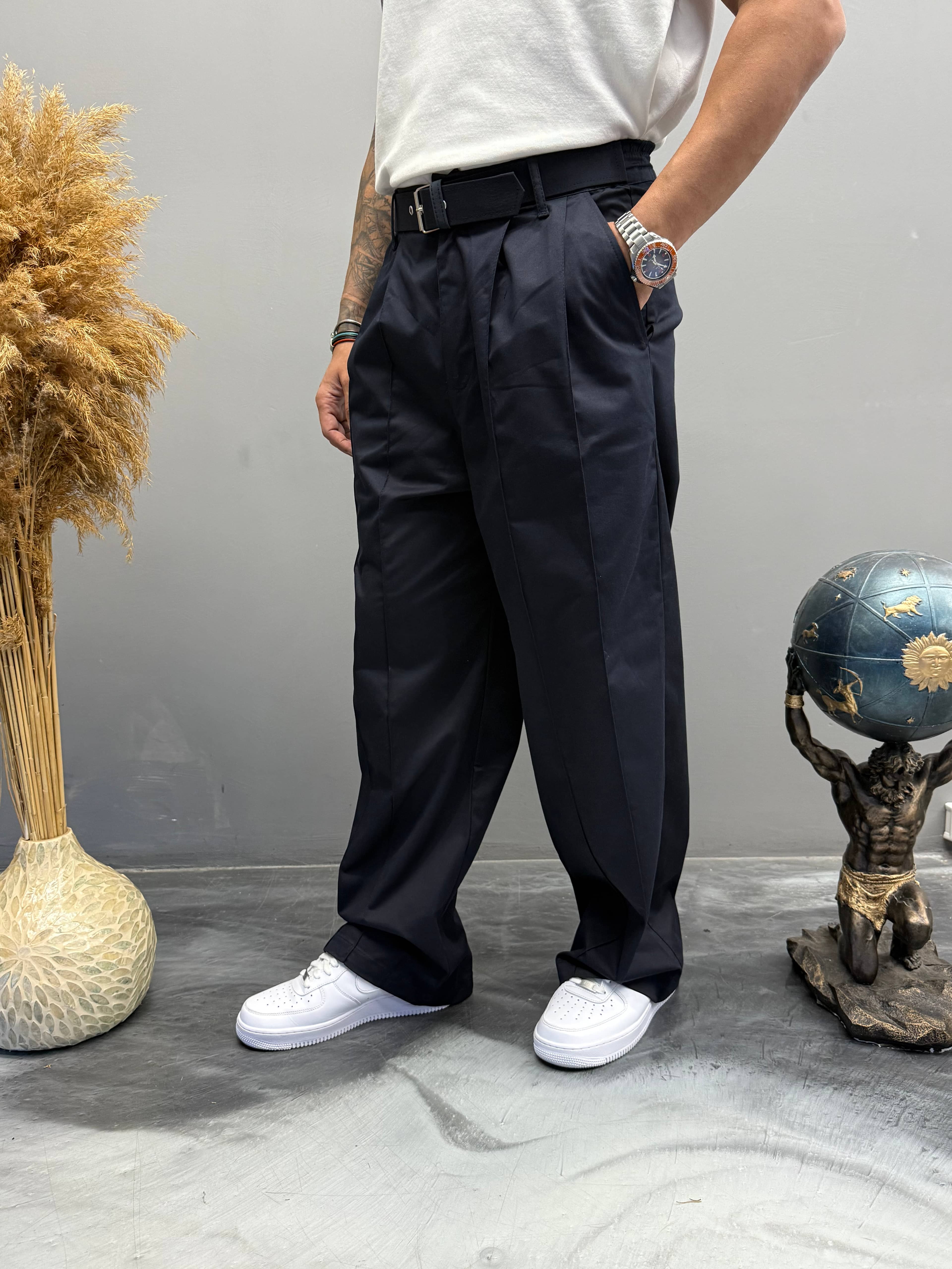 Baggy Kalıp Kemerli Ön Çizgi Detaylı Kumaş Pantolon