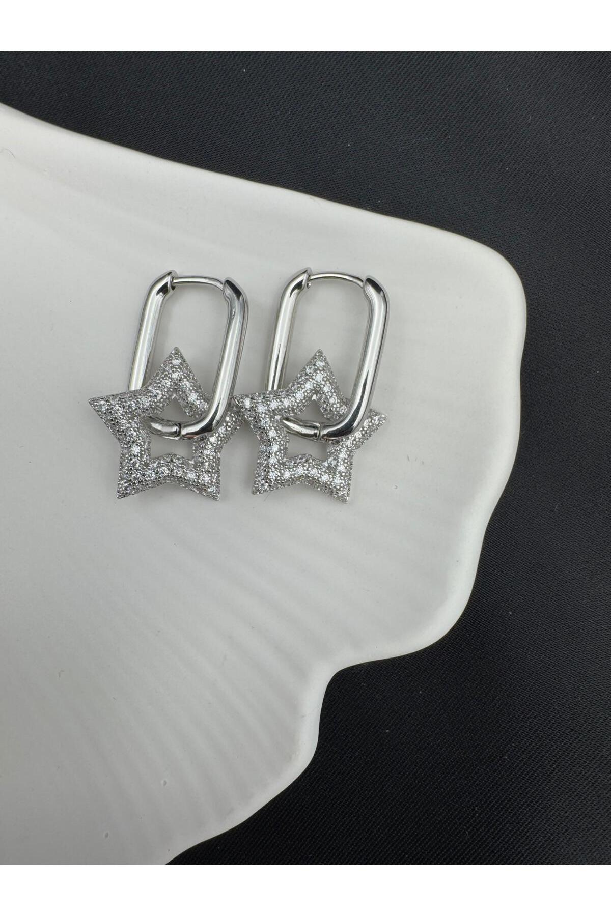Zirkon Taşlı Yıldız Tasarımlı Kararmaz Gümüş Renk Çelik Küpe