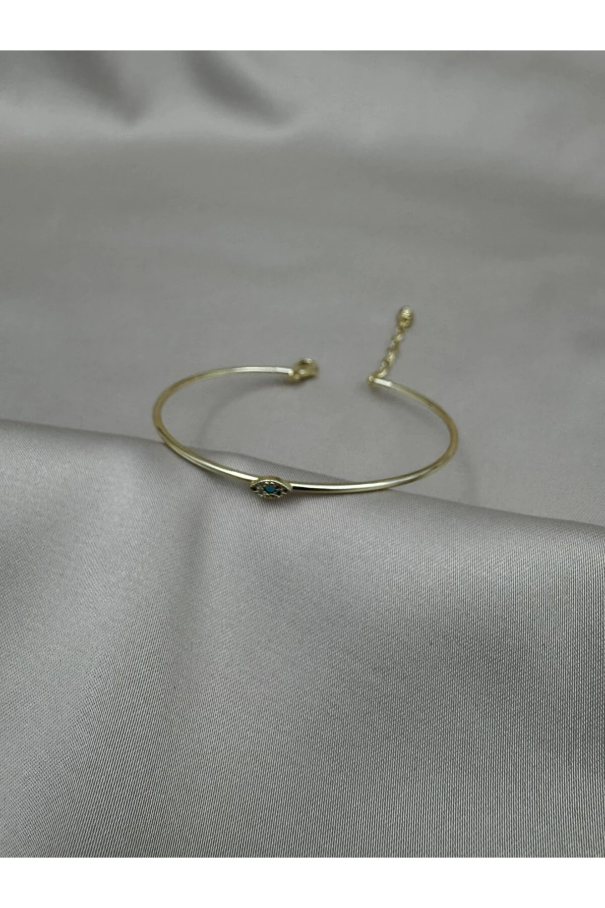 Verstellbares Goldarmband mit blauem Stein und Nazar-Auge